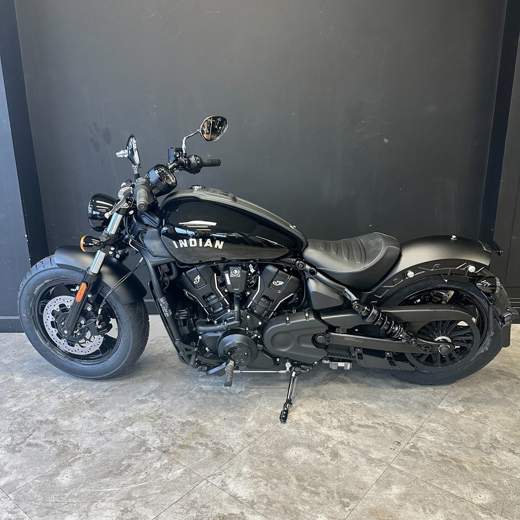 INDIAN SCOUT BOBBER 60 - BLACK METALLIC