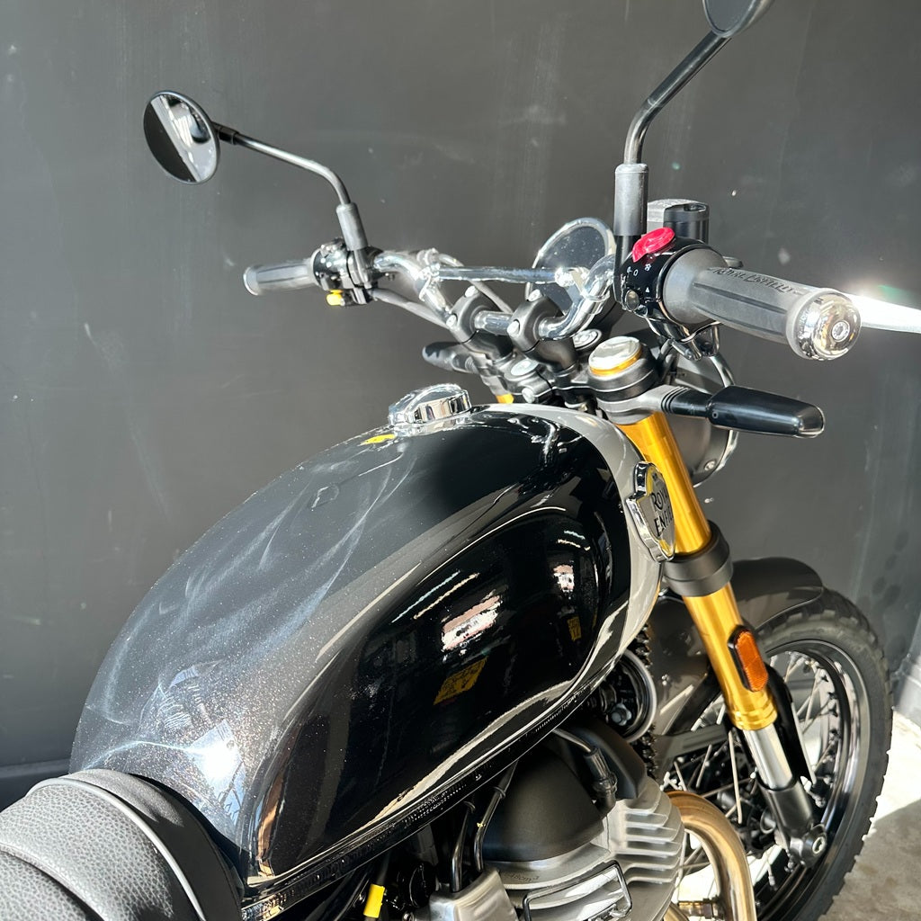 Royal Enfield Interceptor Bear 650 - GOLDEN SHADOW