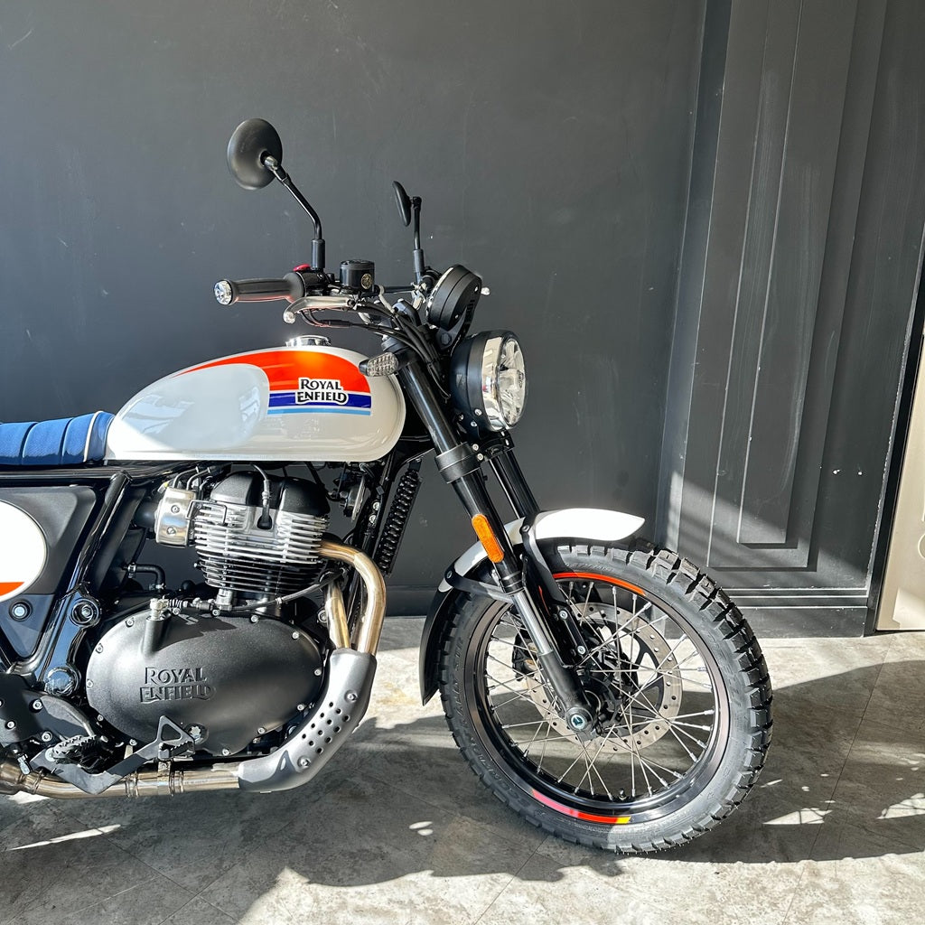 Royal Enfield Interceptor Bear 650 - BOARDWALK WHITE