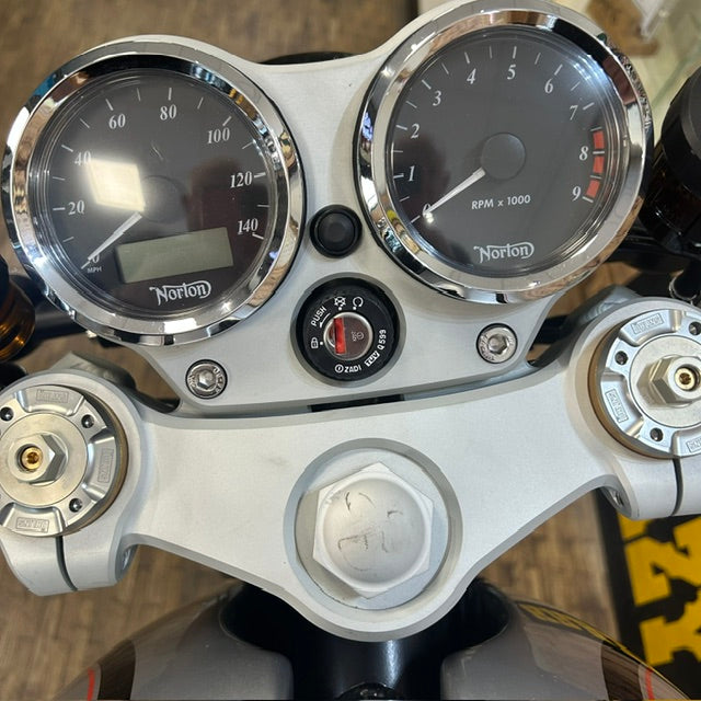 NORTON 961CR - MANX SILVER - Preloved