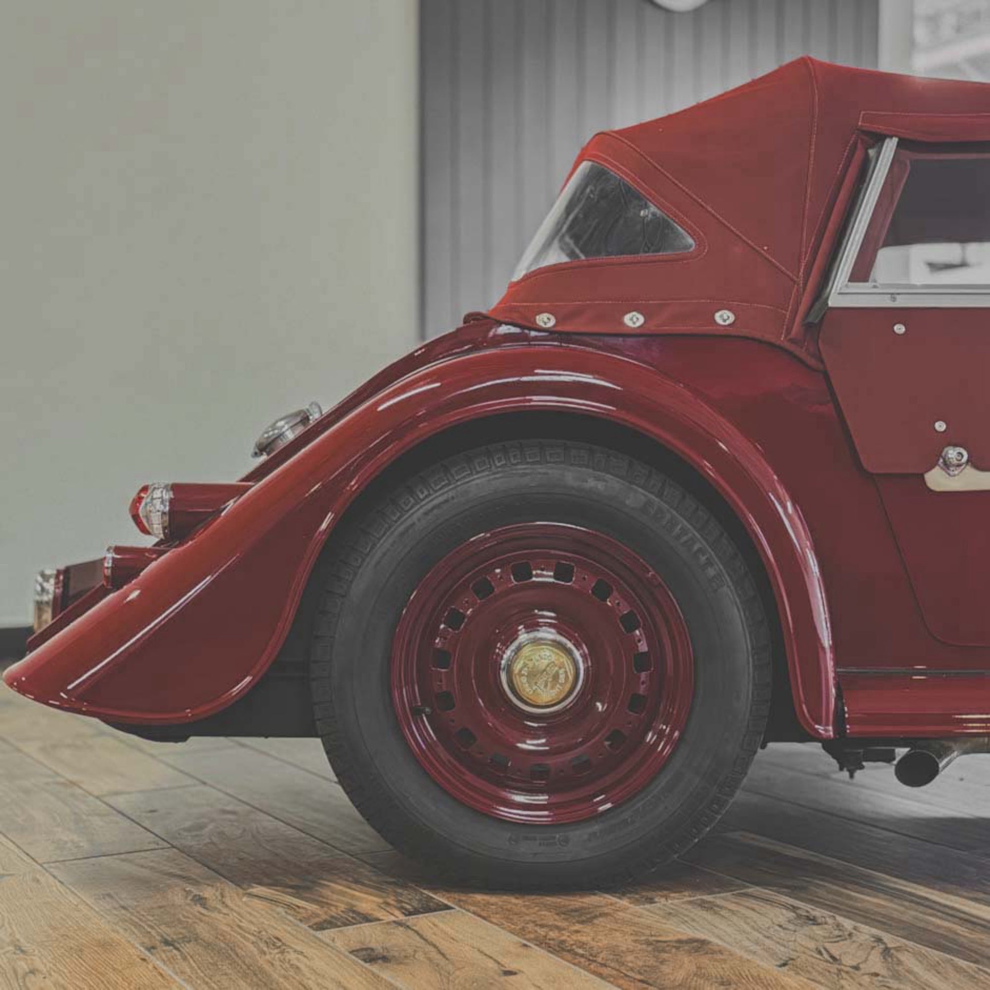 Morgan 4/4 80th Anniversary - 80th Anniversary Red