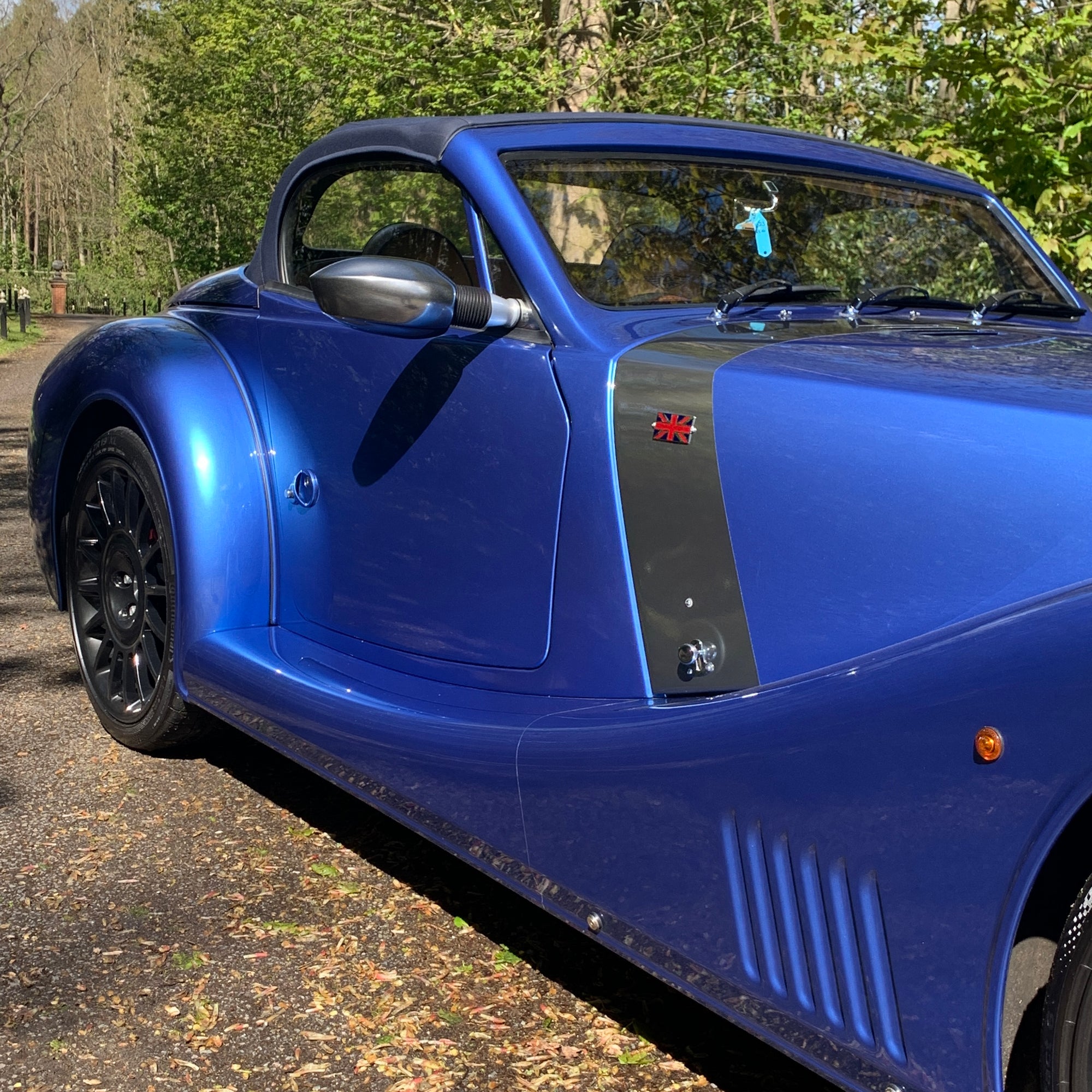 Morgan Mk5 Aero 8 - Topaz Blue Metallic with Ivory leather