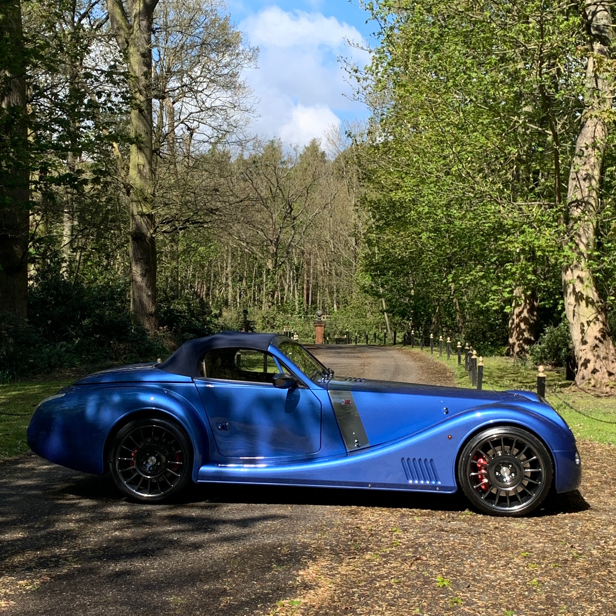 Morgan Mk5 Aero 8 - Topaz Blue Metallic with Ivory leather
