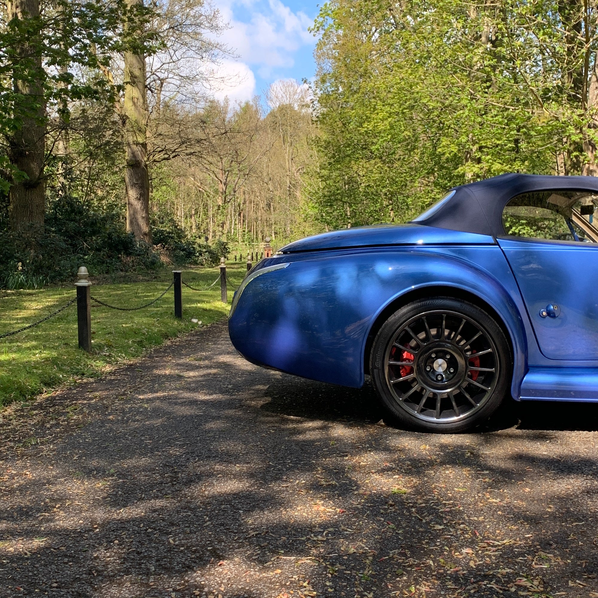 Morgan Mk5 Aero 8 - Topaz Blue Metallic with Ivory leather