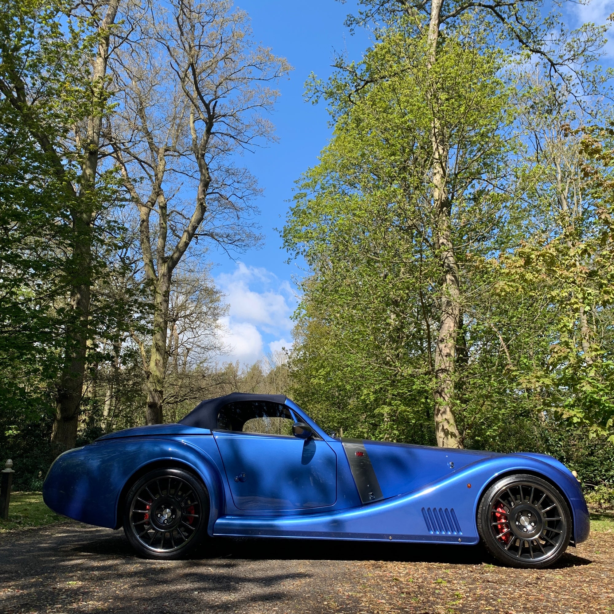 Morgan Mk5 Aero 8 - Topaz Blue Metallic with Ivory leather