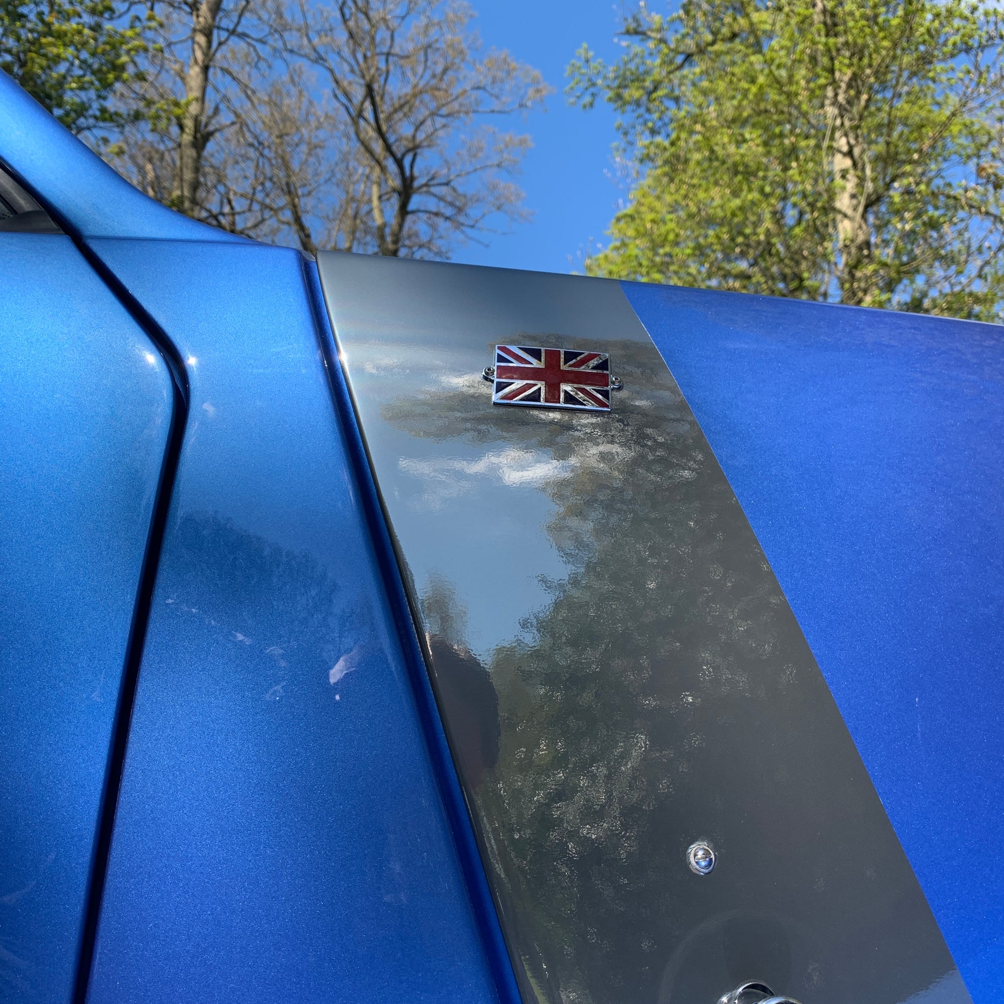 Morgan Mk5 Aero 8 - Topaz Blue Metallic with Ivory leather