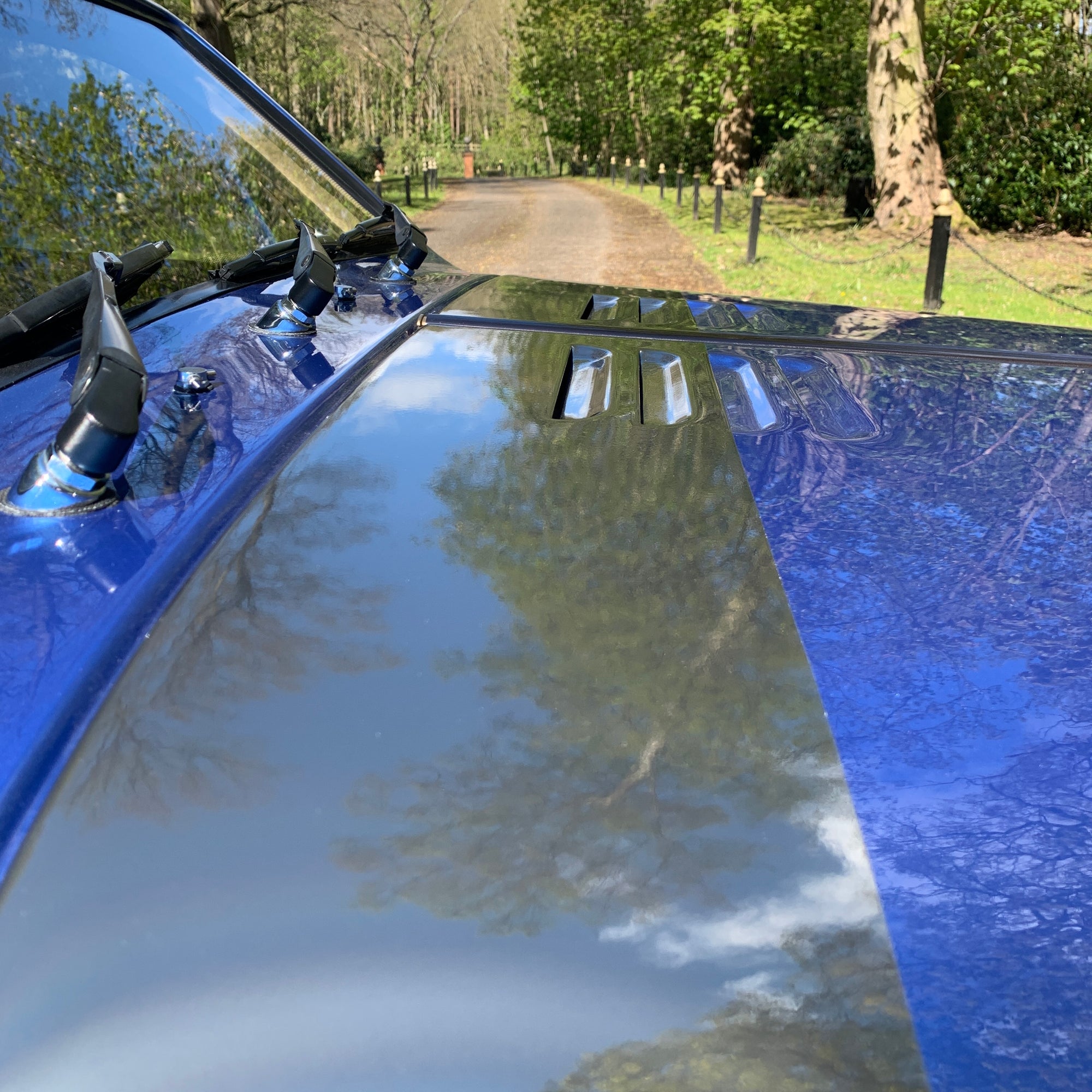 Morgan Mk5 Aero 8 - Topaz Blue Metallic with Ivory leather