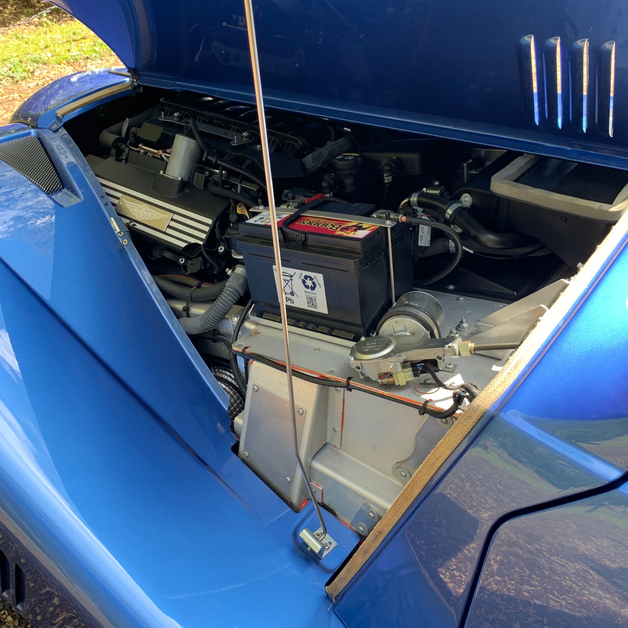 SOLD - Morgan Mk5 Aero 8 - Topaz Blue Metallic with Ivory leather