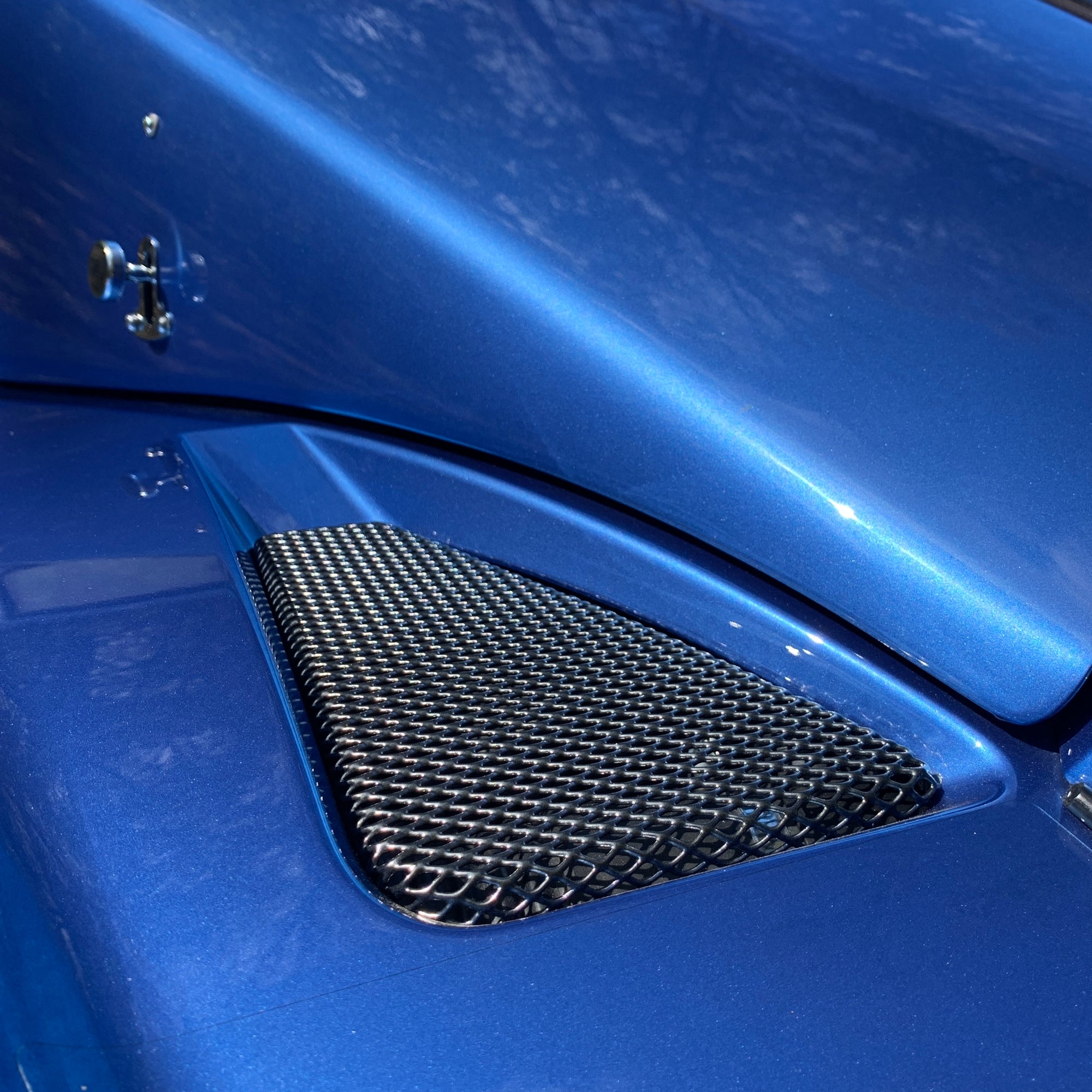 SOLD - Morgan Mk5 Aero 8 - Topaz Blue Metallic with Ivory leather