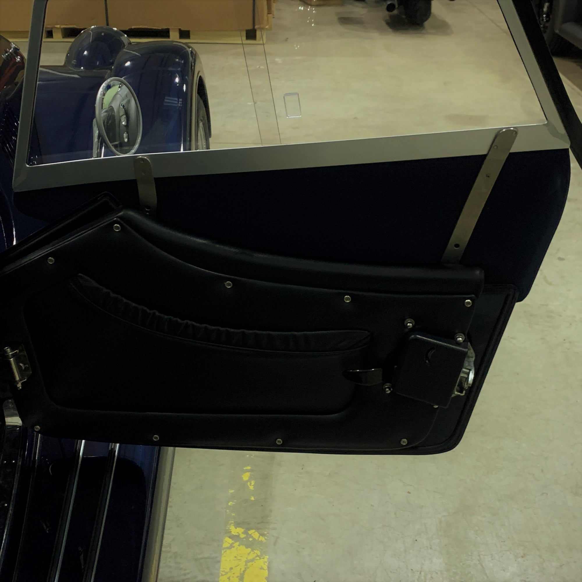 Morgan Roadster 3.7 V6 Manual - Dark Sapphire Pearlescent Paint