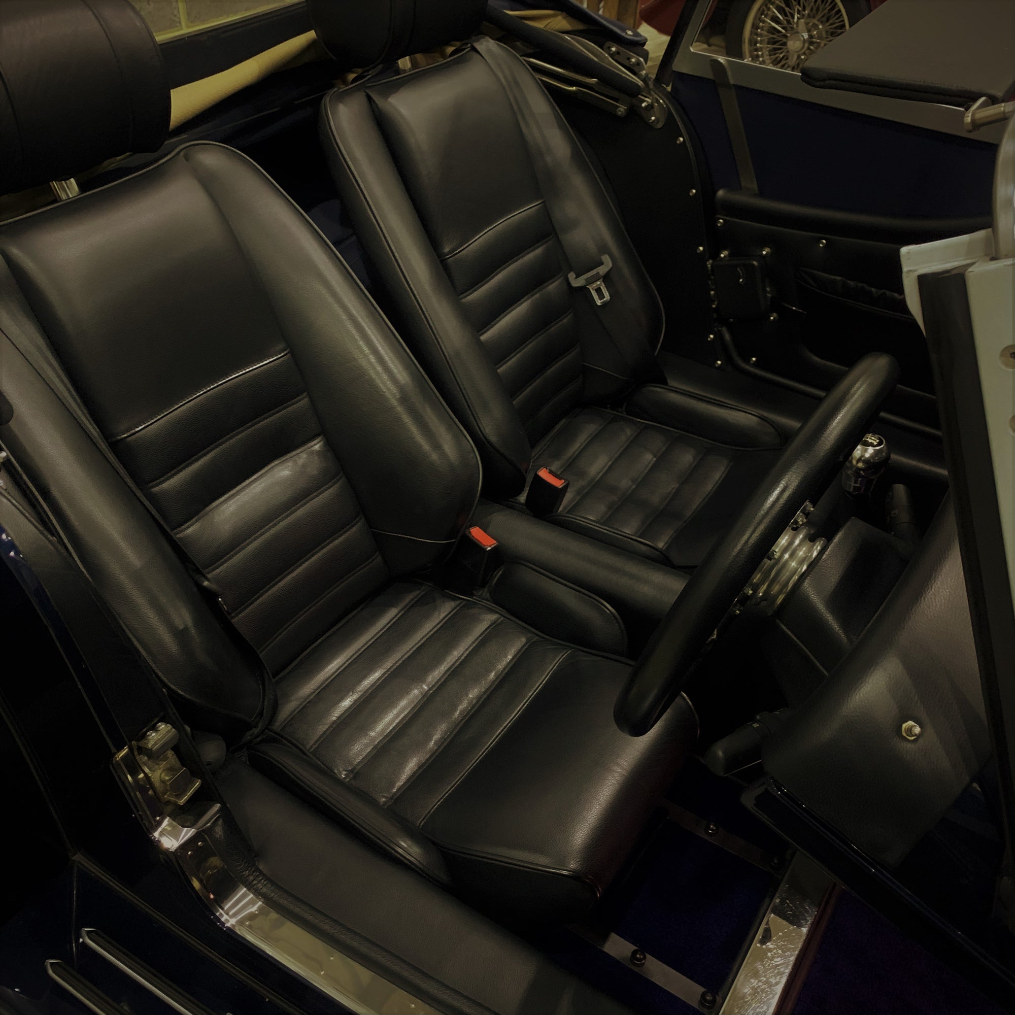 Morgan Roadster 3.7 V6 Manual - Dark Sapphire Pearlescent Paint