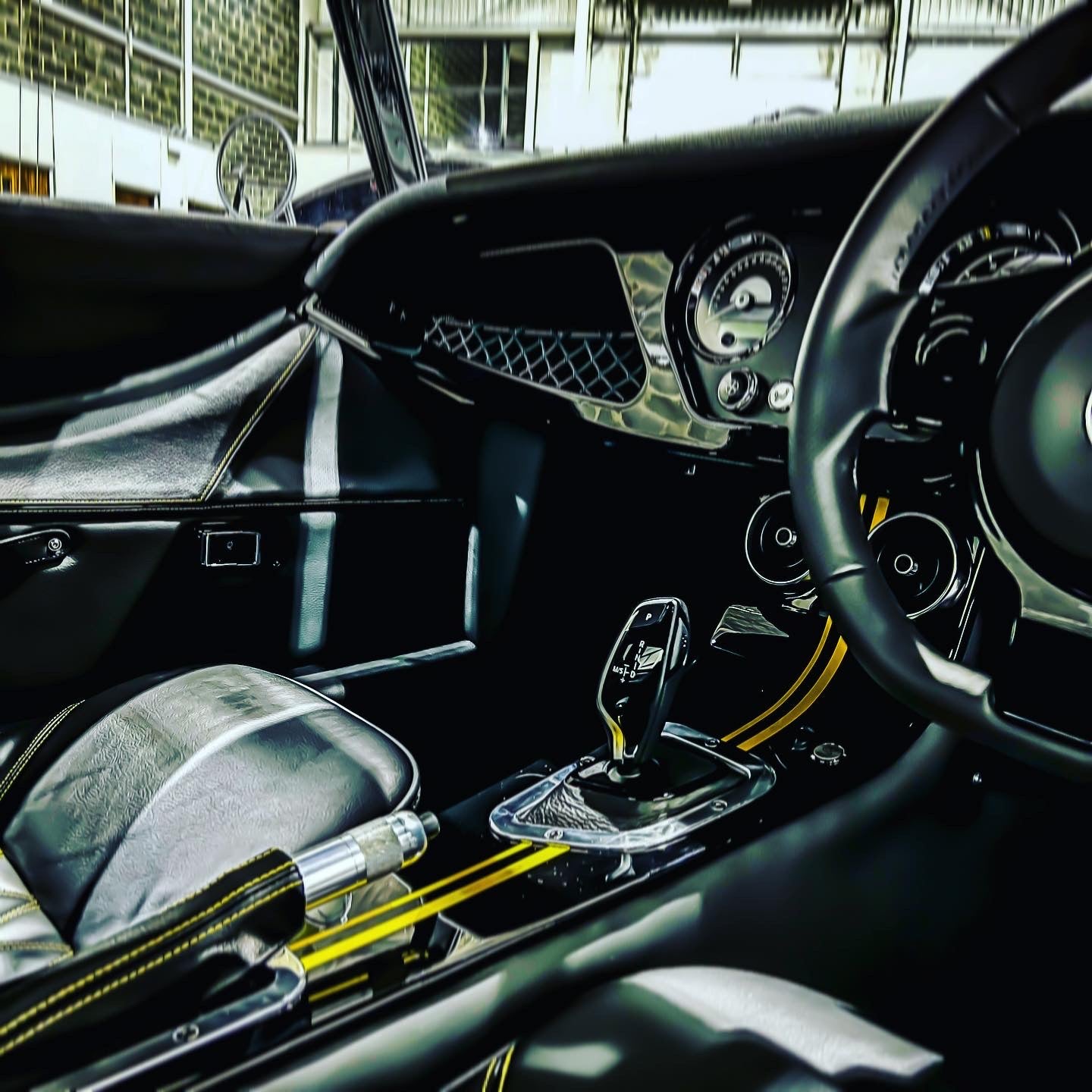 Morgan Plus Six Touring 6 Cyl. 3.0 Twin Scroll Turbo - Chevron White Metallic