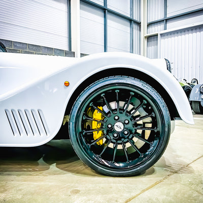 Morgan Plus Six Touring 6 Cyl. 3.0 Twin Scroll Turbo - Chevron White Metallic