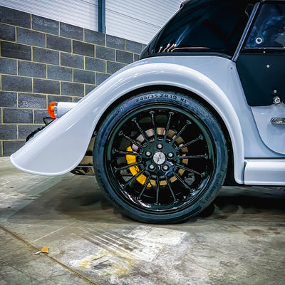 Morgan Plus Six Touring 6 Cyl. 3.0 Twin Scroll Turbo - Chevron White Metallic