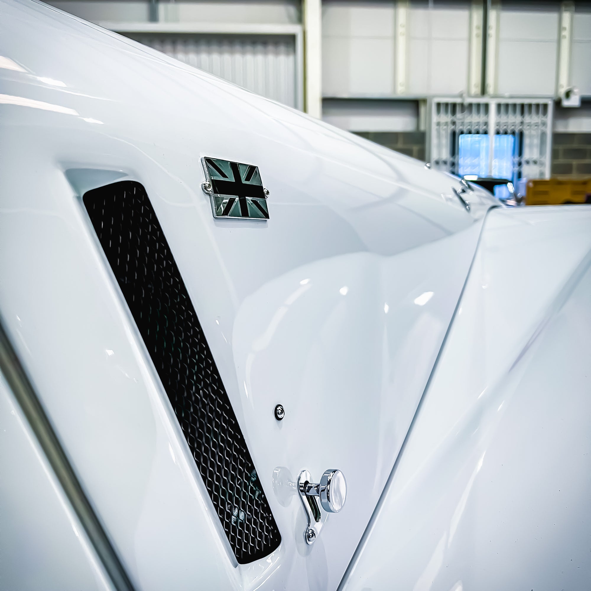 Morgan Plus Six Touring 6 Cyl. 3.0 Twin Scroll Turbo - Chevron White Metallic