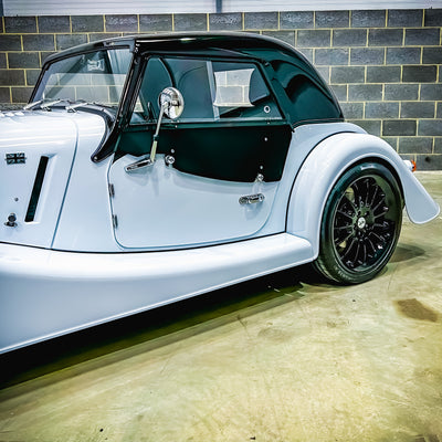 SOLD - Morgan Plus Six Touring 6 Cyl. 3.0 Twin Scroll Turbo - Chevron White Metallic