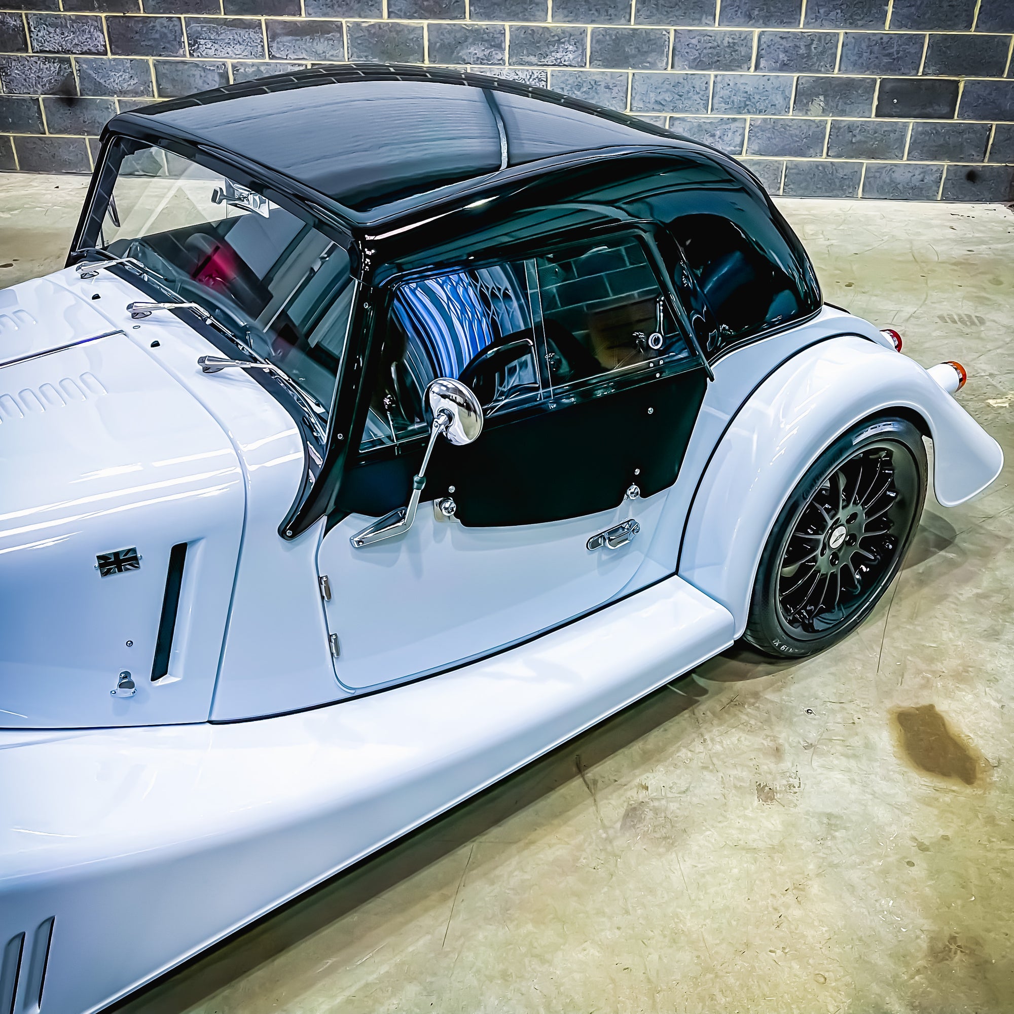 SOLD - Morgan Plus Six Touring 6 Cyl. 3.0 Twin Scroll Turbo - Chevron White Metallic