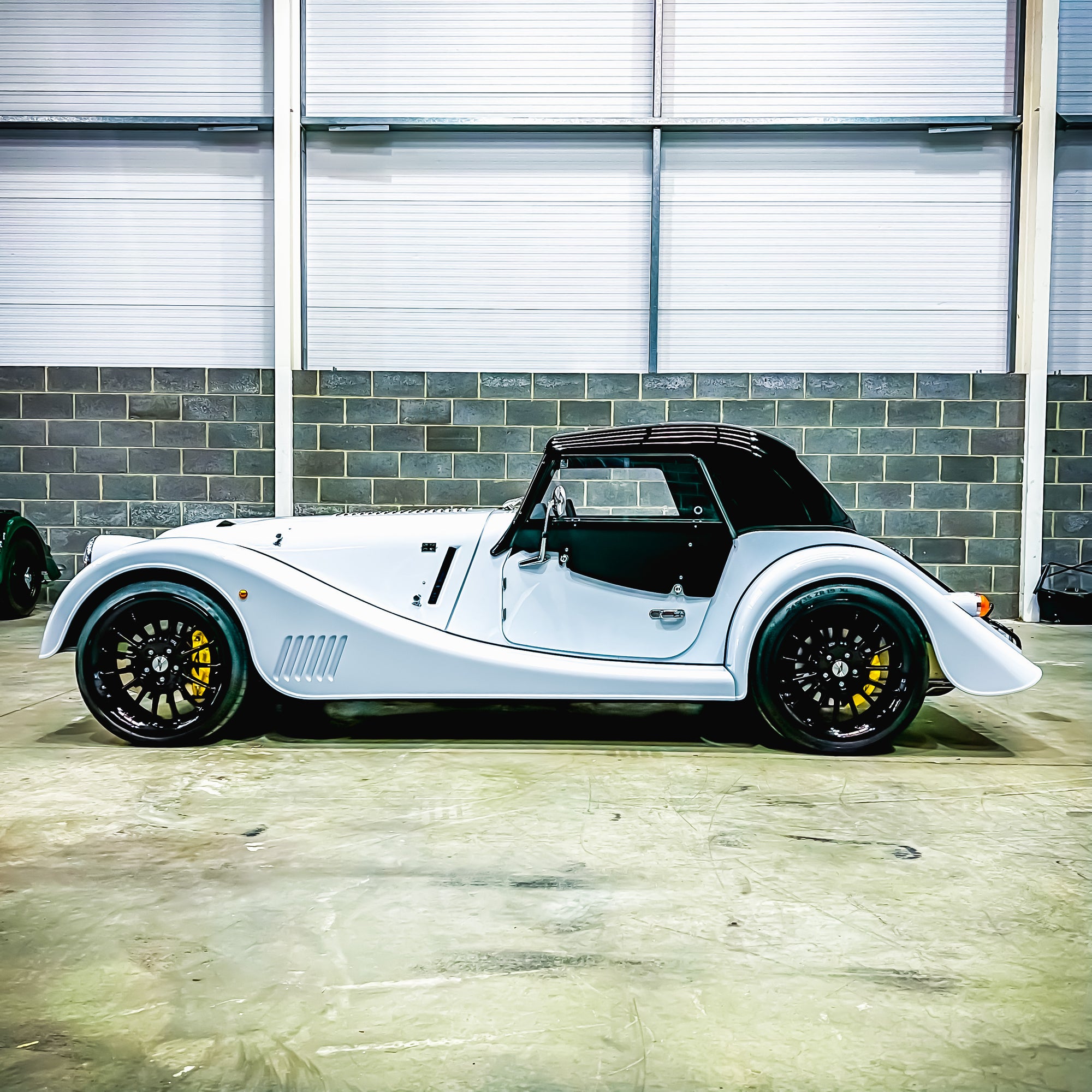 SOLD - Morgan Plus Six Touring 6 Cyl. 3.0 Twin Scroll Turbo - Chevron White Metallic