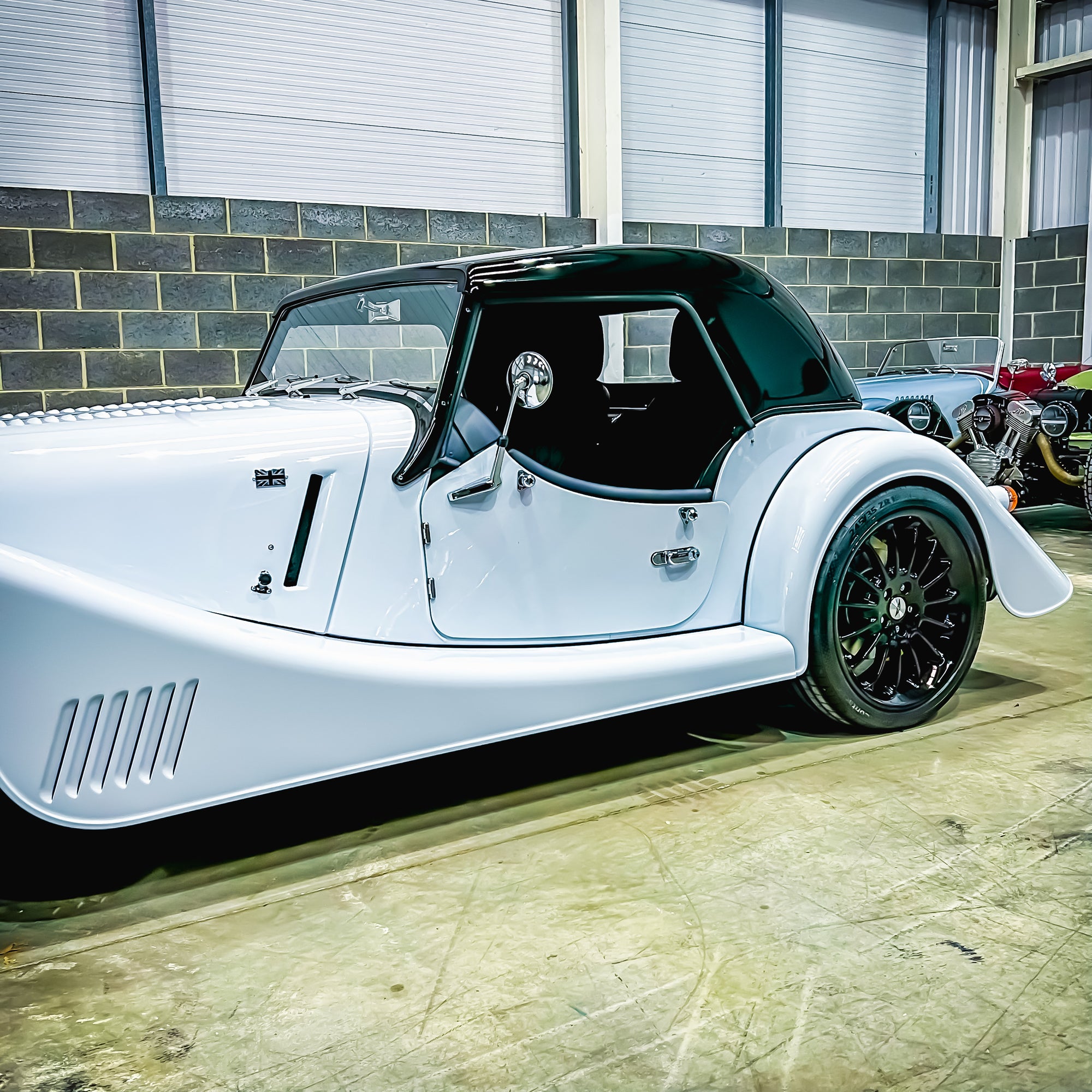 SOLD - Morgan Plus Six Touring 6 Cyl. 3.0 Twin Scroll Turbo - Chevron White Metallic