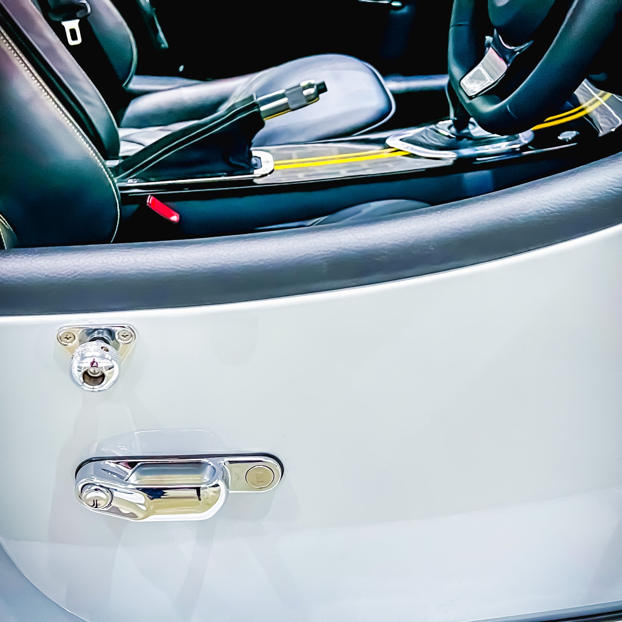 SOLD - Morgan Plus Six Touring 6 Cyl. 3.0 Twin Scroll Turbo - Chevron White Metallic