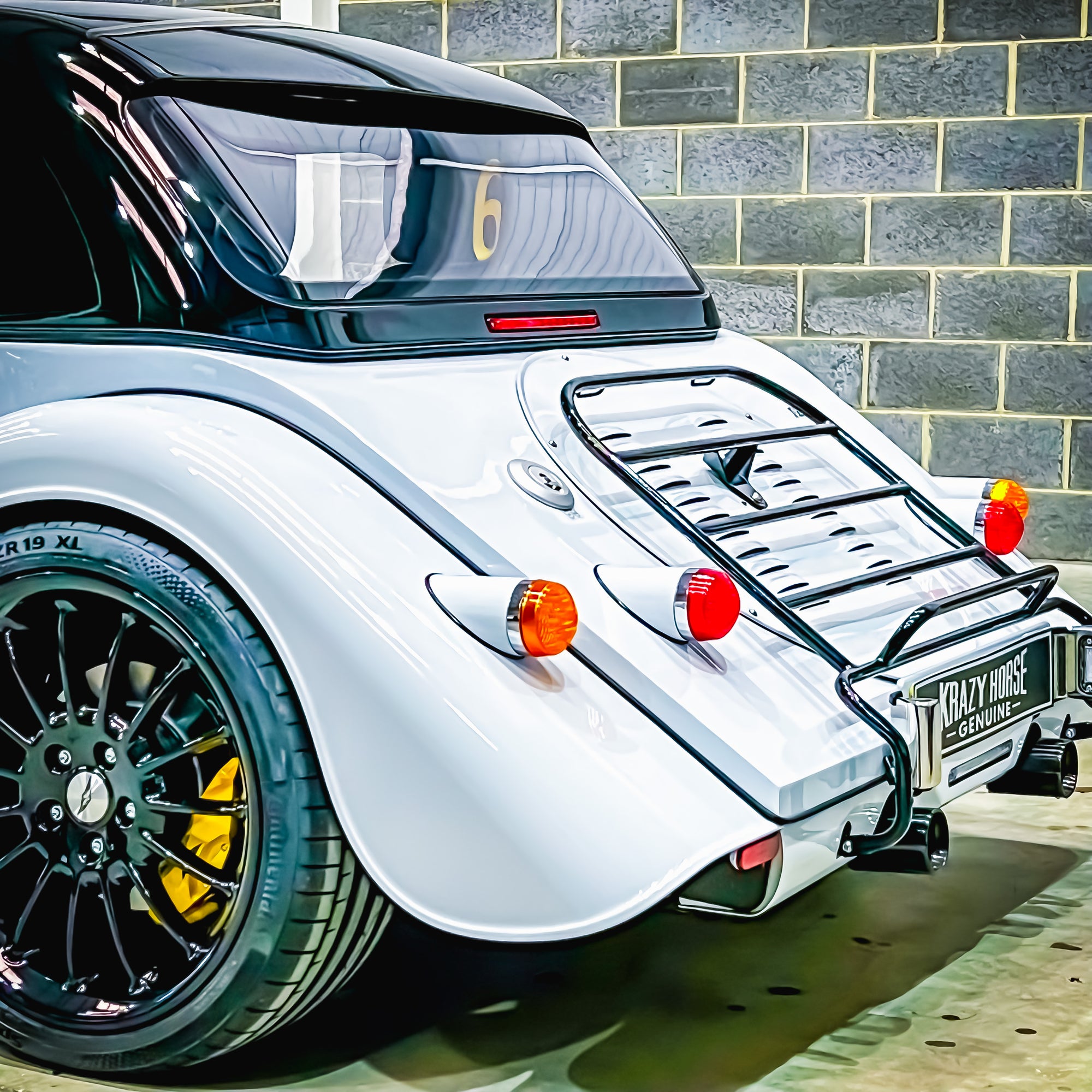 SOLD - Morgan Plus Six Touring 6 Cyl. 3.0 Twin Scroll Turbo - Chevron White Metallic