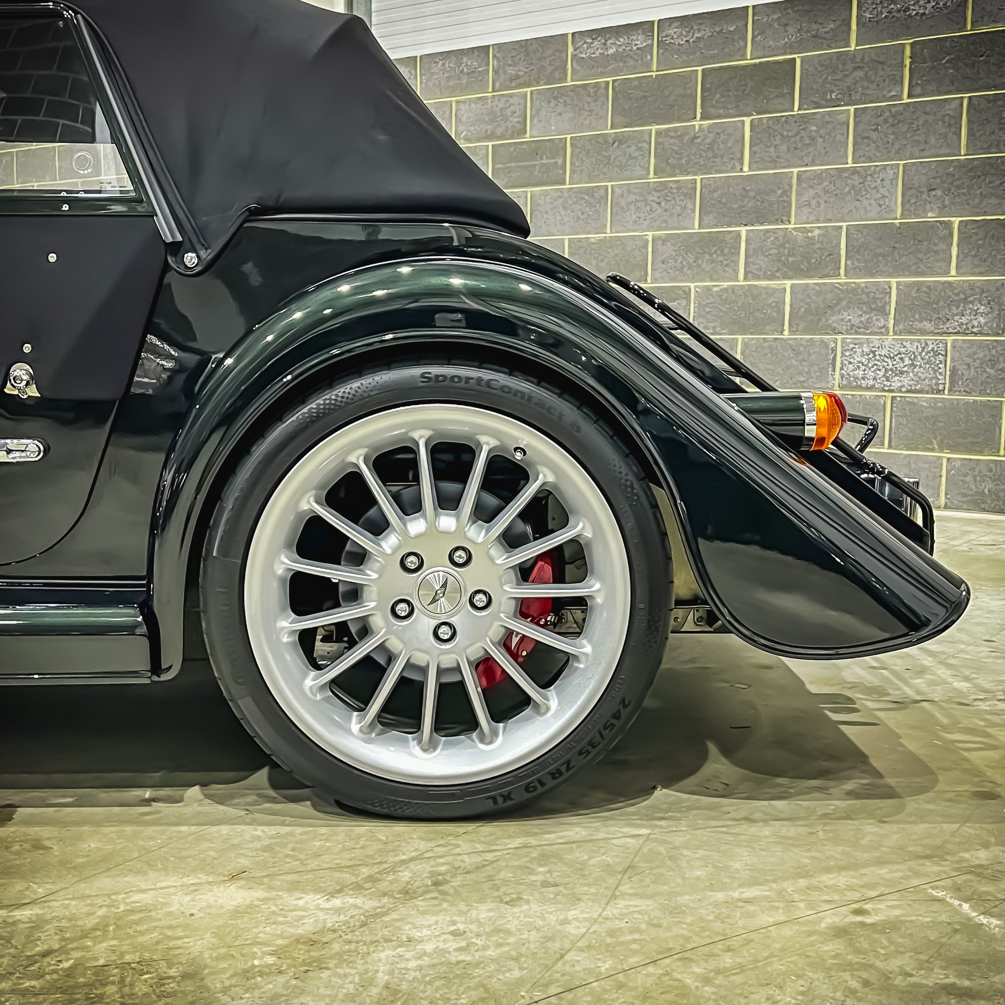 Morgan Plus Six - Dark Emerald Green Metallic