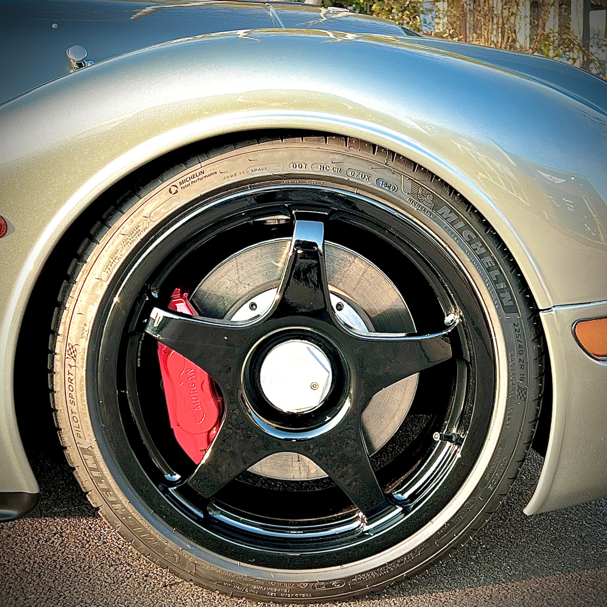 Morgan Areo 8 MK1 4.4 V8 Manual - Champagne Silver