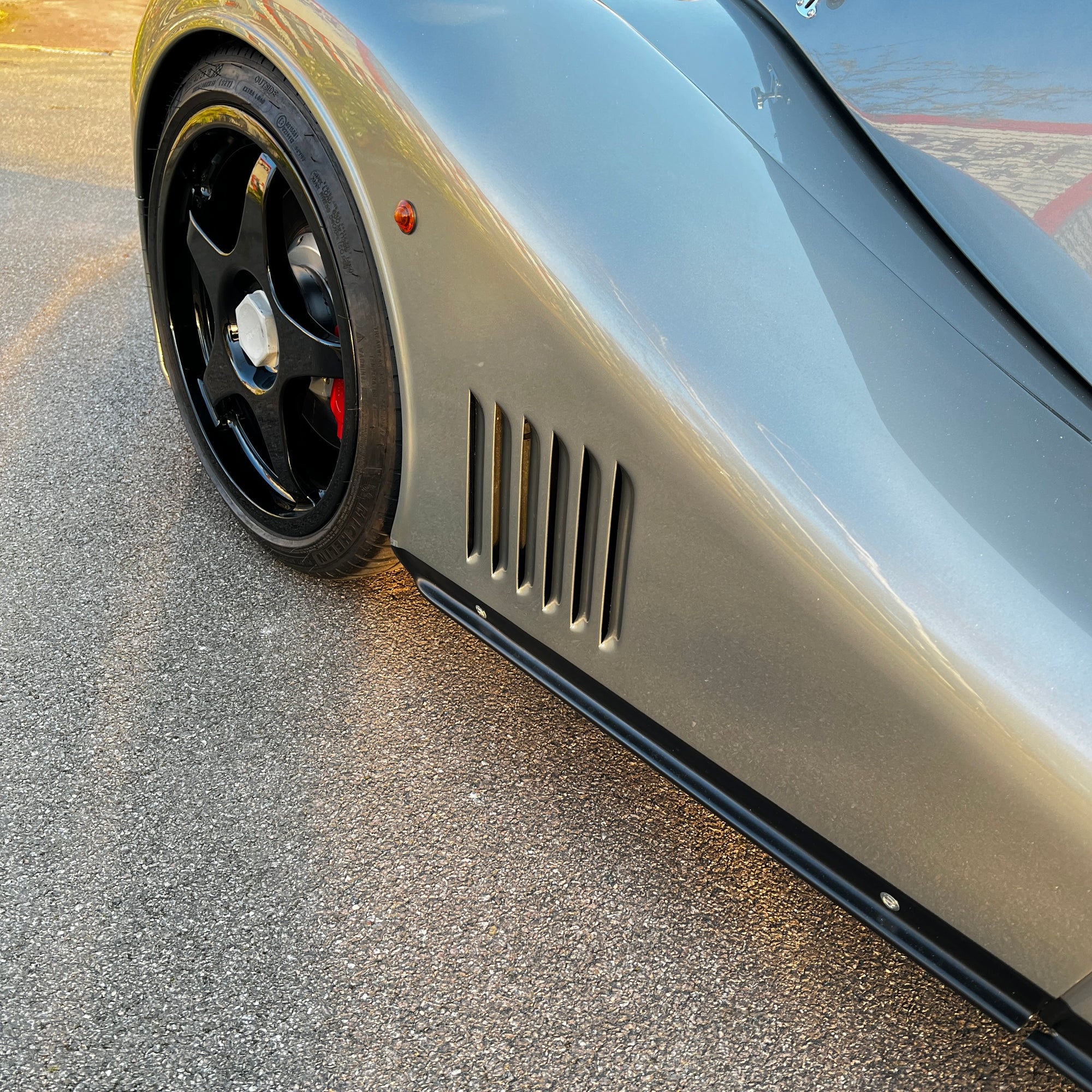 Morgan Areo 8 MK1 4.4 V8 Manual - Champagne Silver