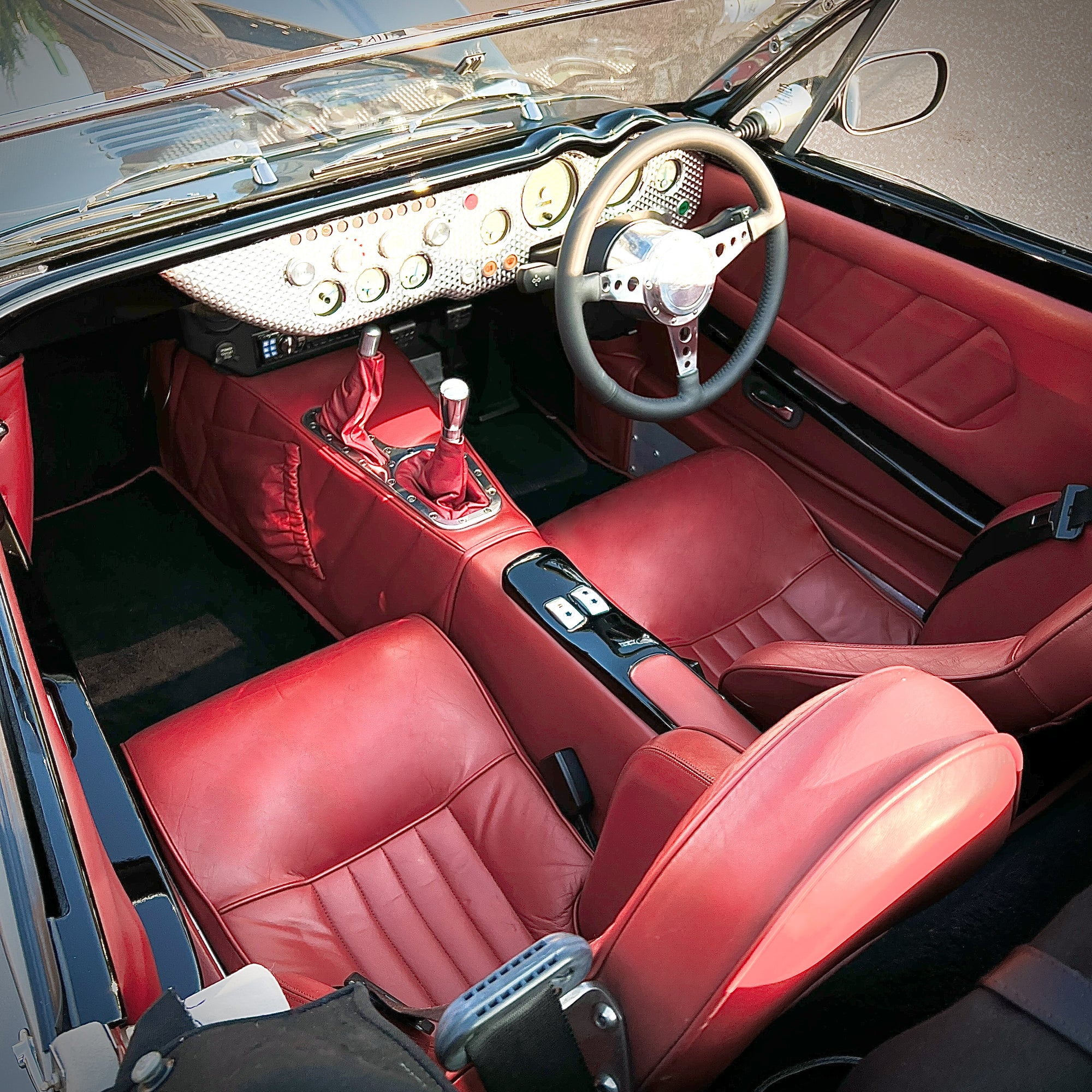 Morgan Areo 8 MK1 4.4 V8 Manual - Champagne Silver