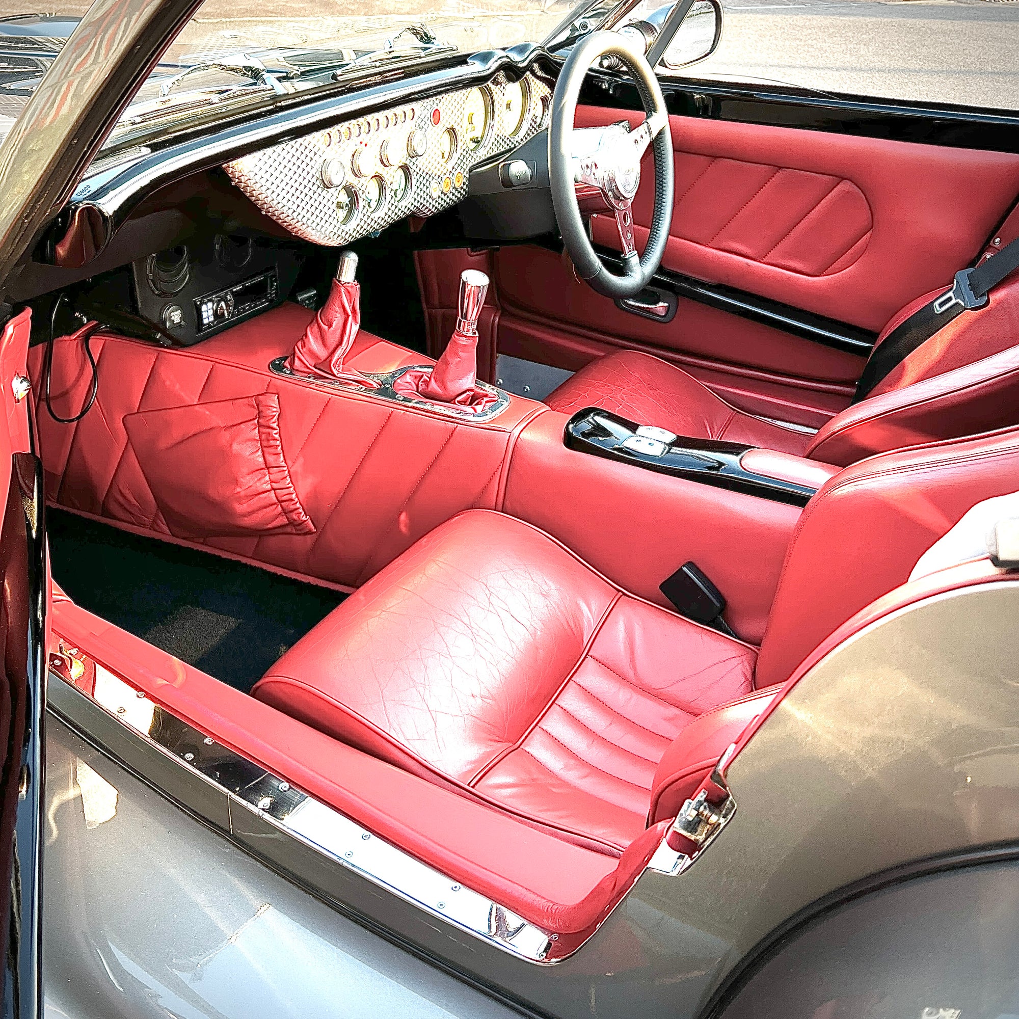 Morgan Areo 8 MK1 4.4 V8 Manual - Champagne Silver