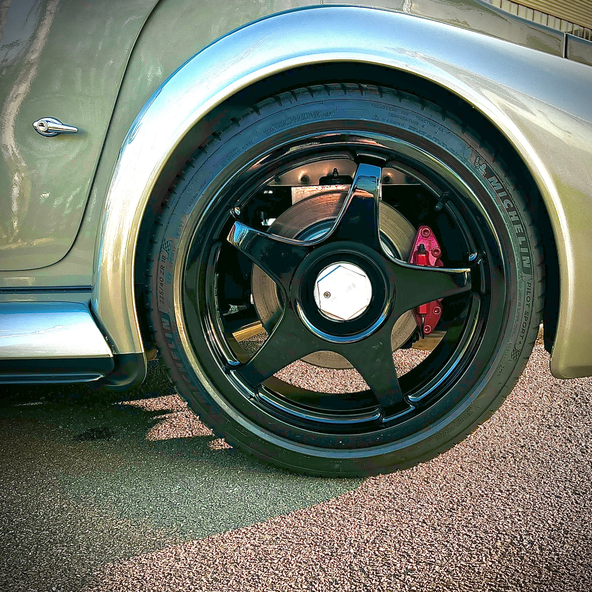 Morgan Areo 8 MK1 4.4 V8 Manual - Champagne Silver