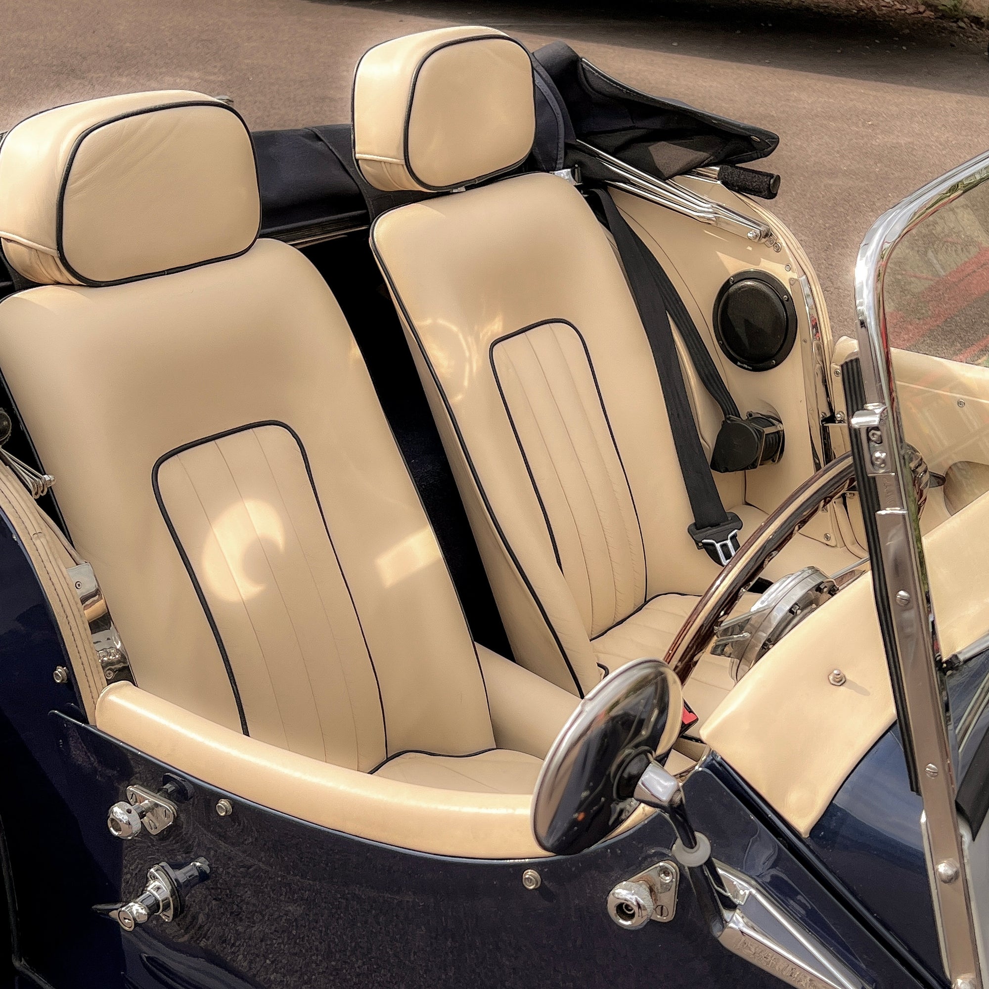 Morgan Plus 8 4.6 Ltr 220 BHP V8, SSL Front & Rear Suspension upgrade - Tour De France Blue