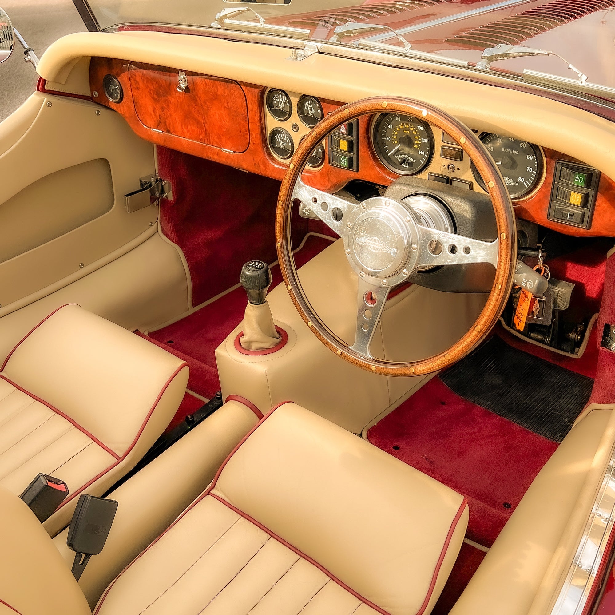 Morgan Plus 4 2.0 16v - Classic Morgan Anniversary Red