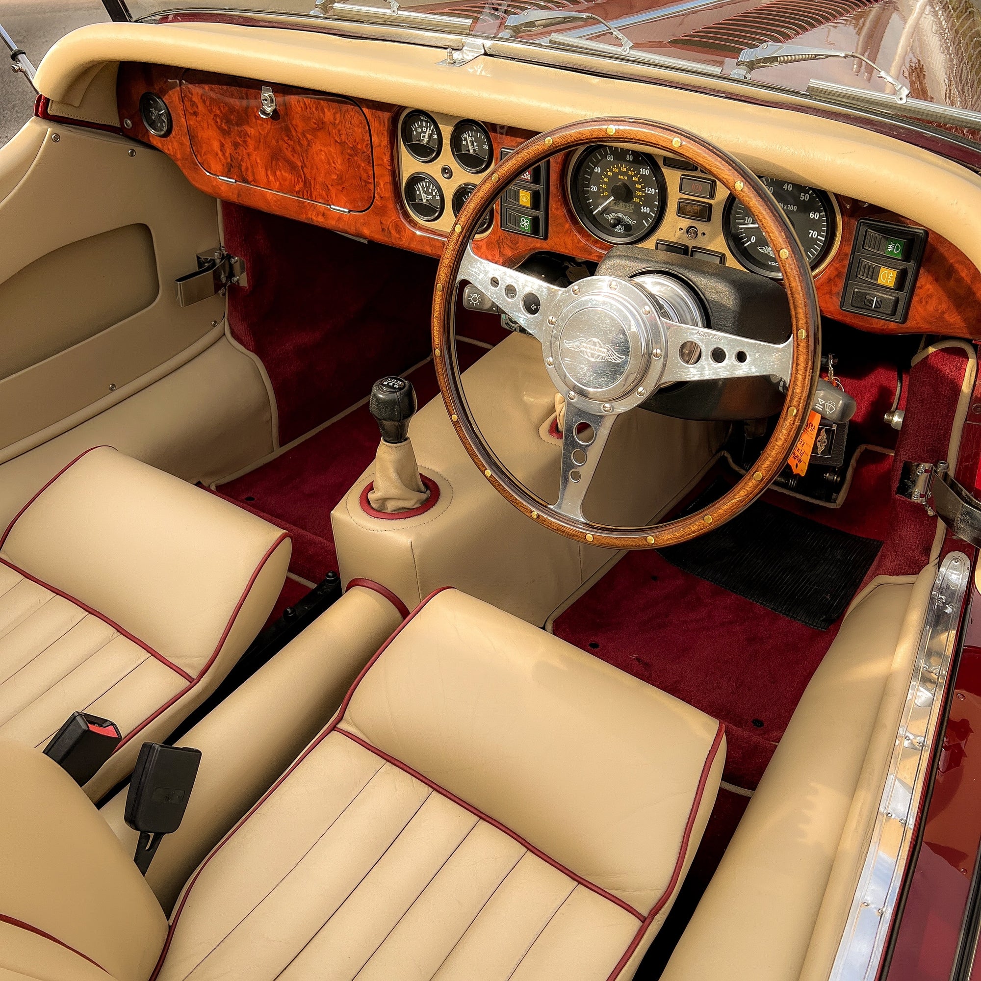 Morgan Plus 4 2.0 16v - Classic Morgan Anniversary Red