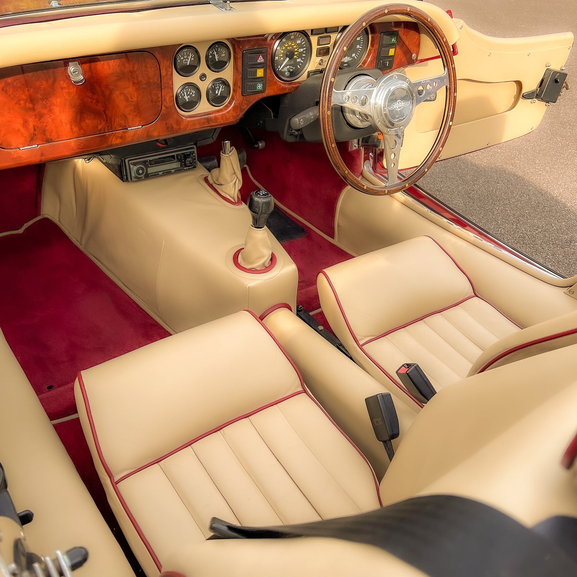 Morgan Plus 4 2.0 16v - Classic Morgan Anniversary Red