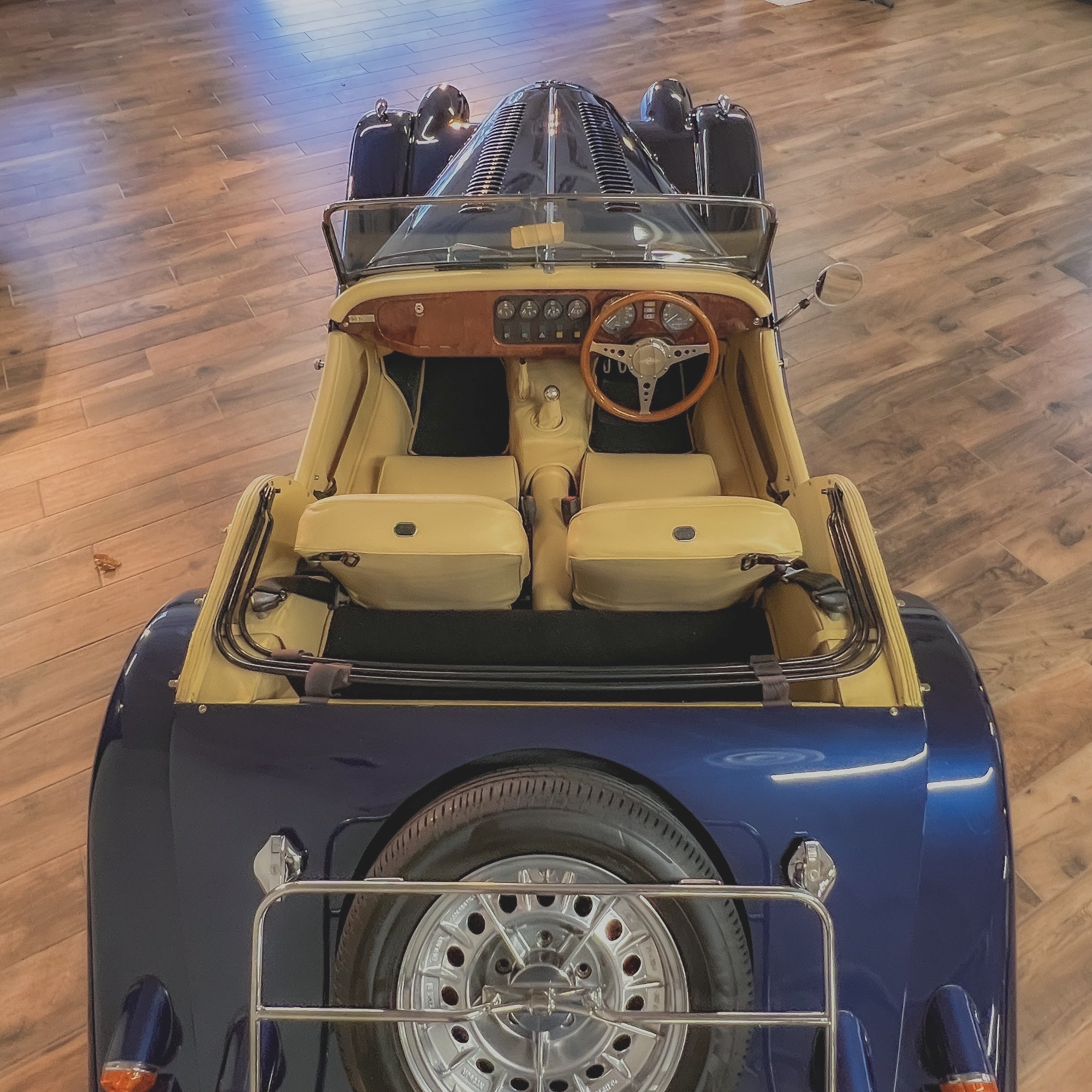 Morgan Plus 8 3.9 V8 - Iris Blue Metallic
