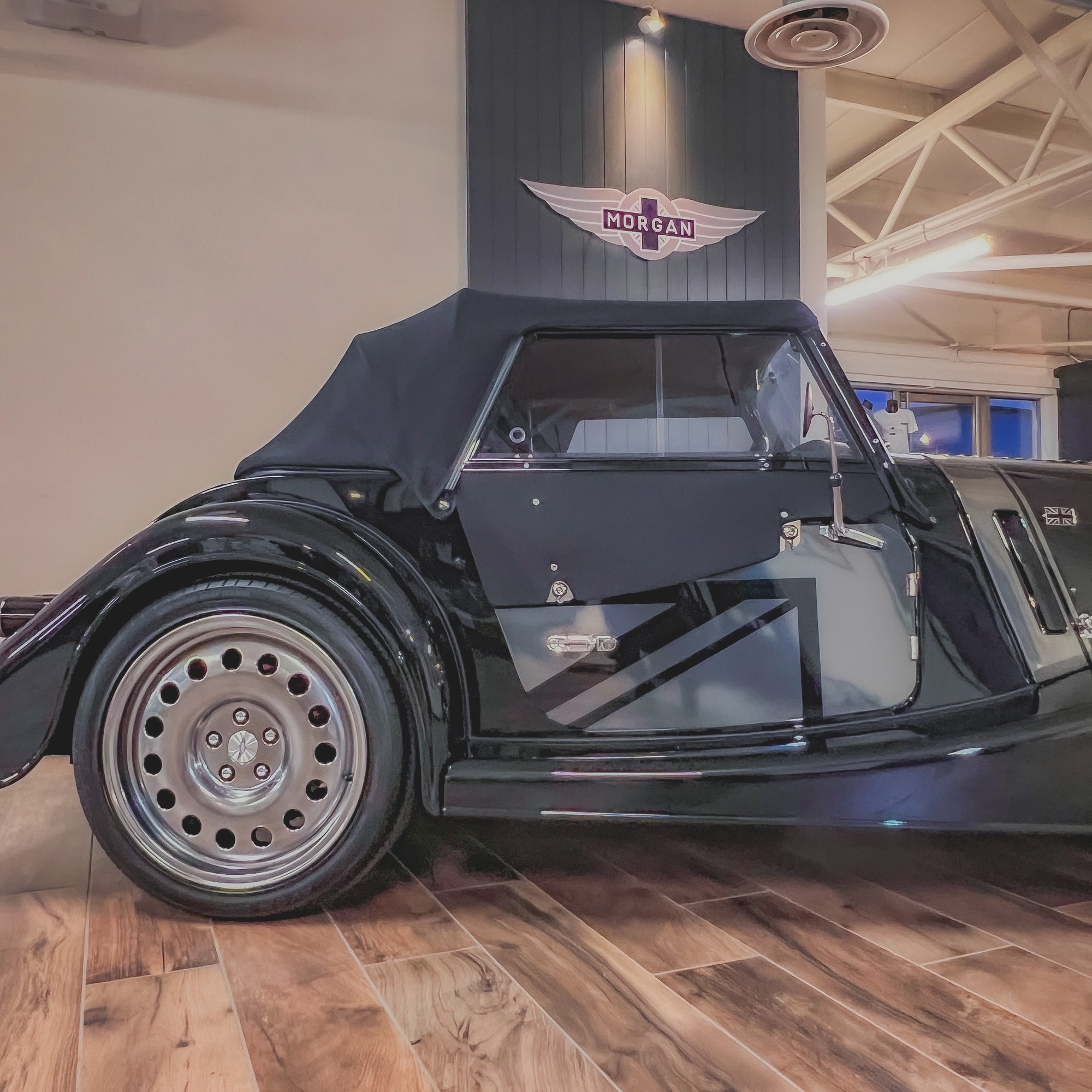 Morgan Plus Six Shadow - Mythos Black Pearlescent