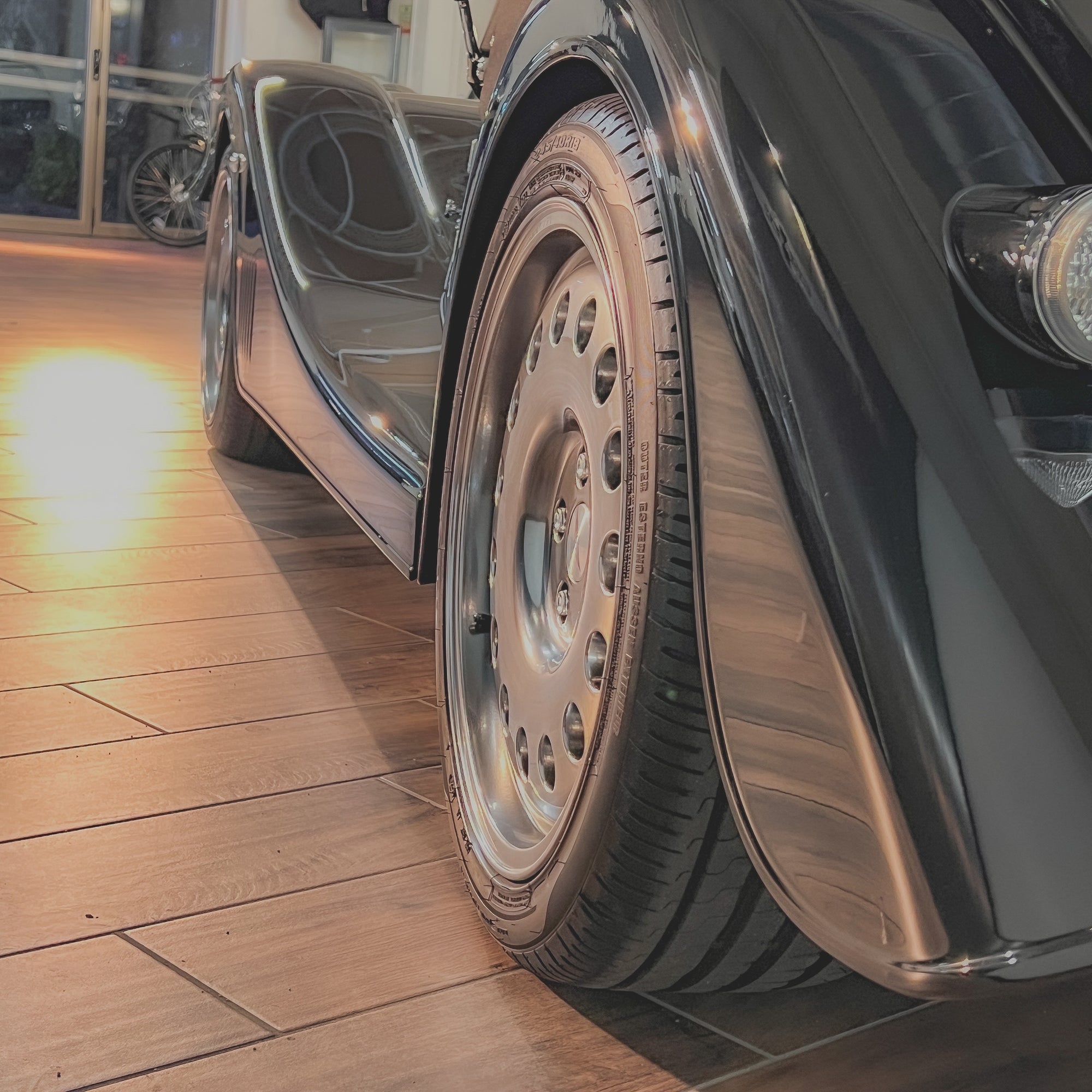 SOLD - Morgan Plus Six Shadow - Mythos Black Pearlescent