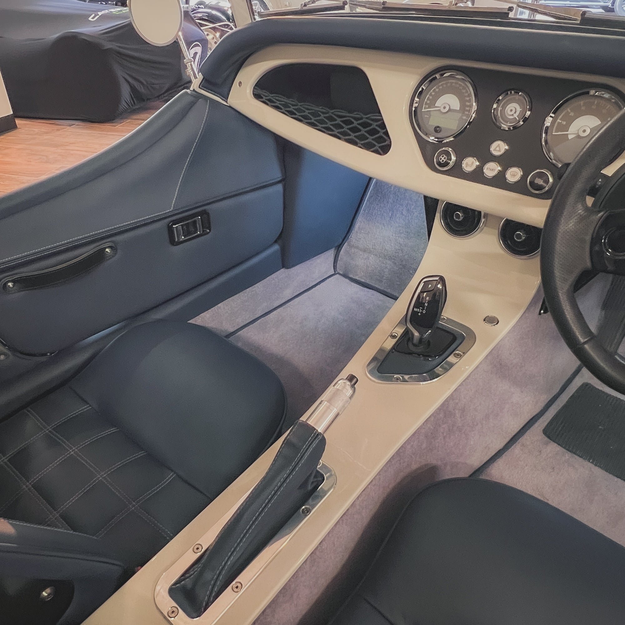 Morgan Plus Four - Morgan Heron Grey