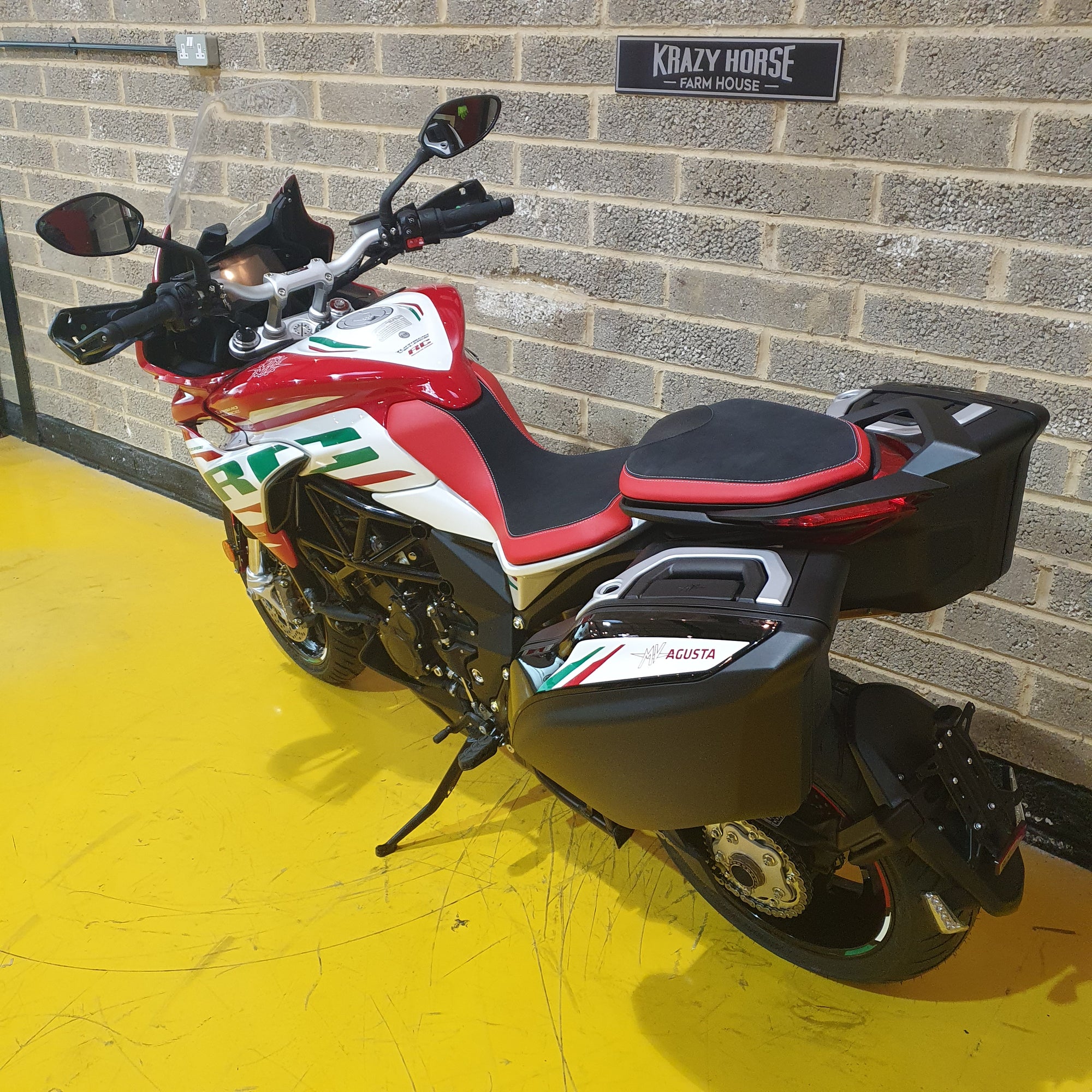 MV Agusta Turismo Veloce RC SCS - RC Pearl White/ Ago Red/Emerald Green