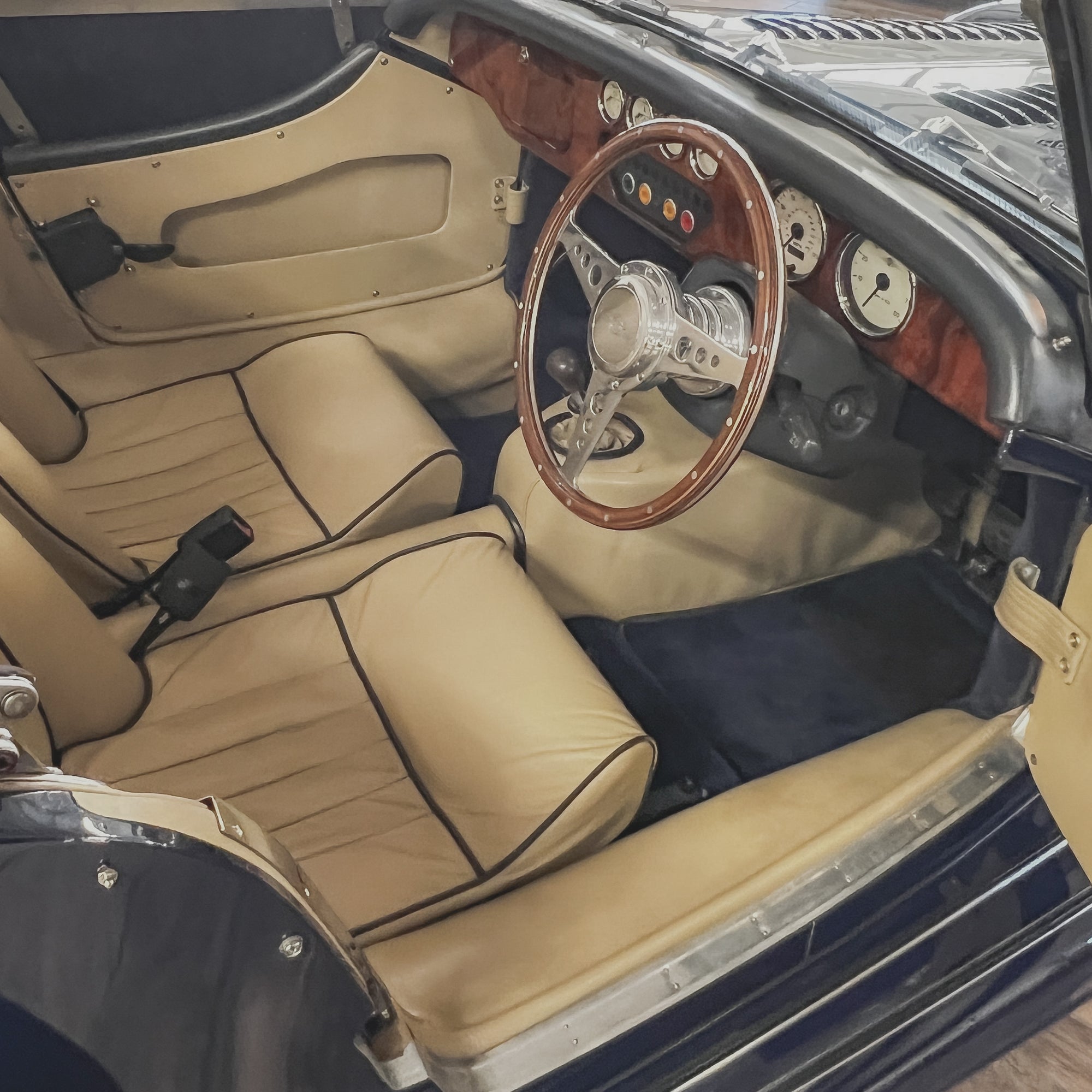 Morgan 4/4 1.8 Twin Cam 16v Ford Z-tec - Morgan Classic Indigo Blue