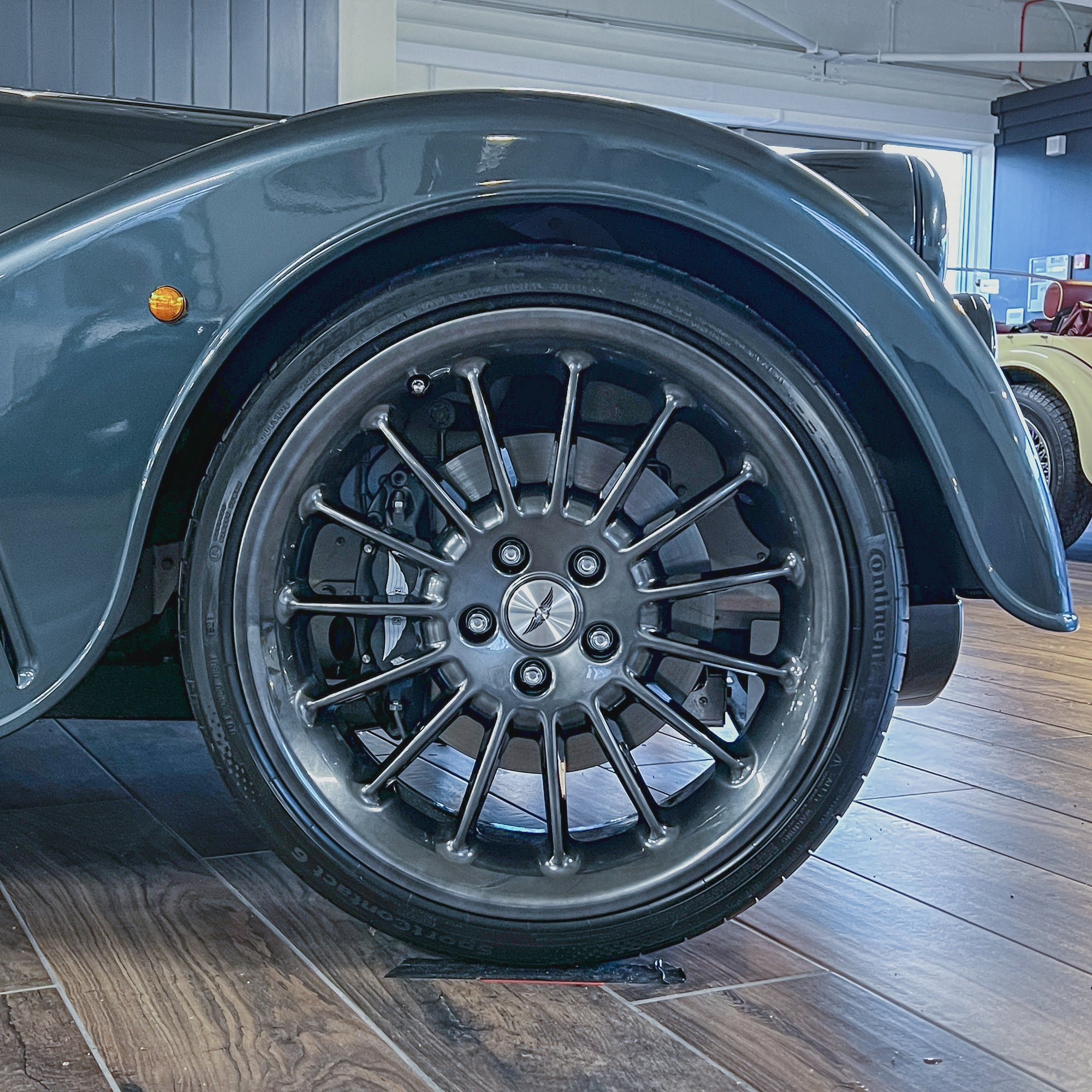 SOLD - Morgan Plus Six 3.0 Automatic - Classic Porsche Adventure Green pearlescent
