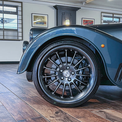 SOLD - Morgan Plus Six 3.0 Automatic - Classic Porsche Adventure Green pearlescent