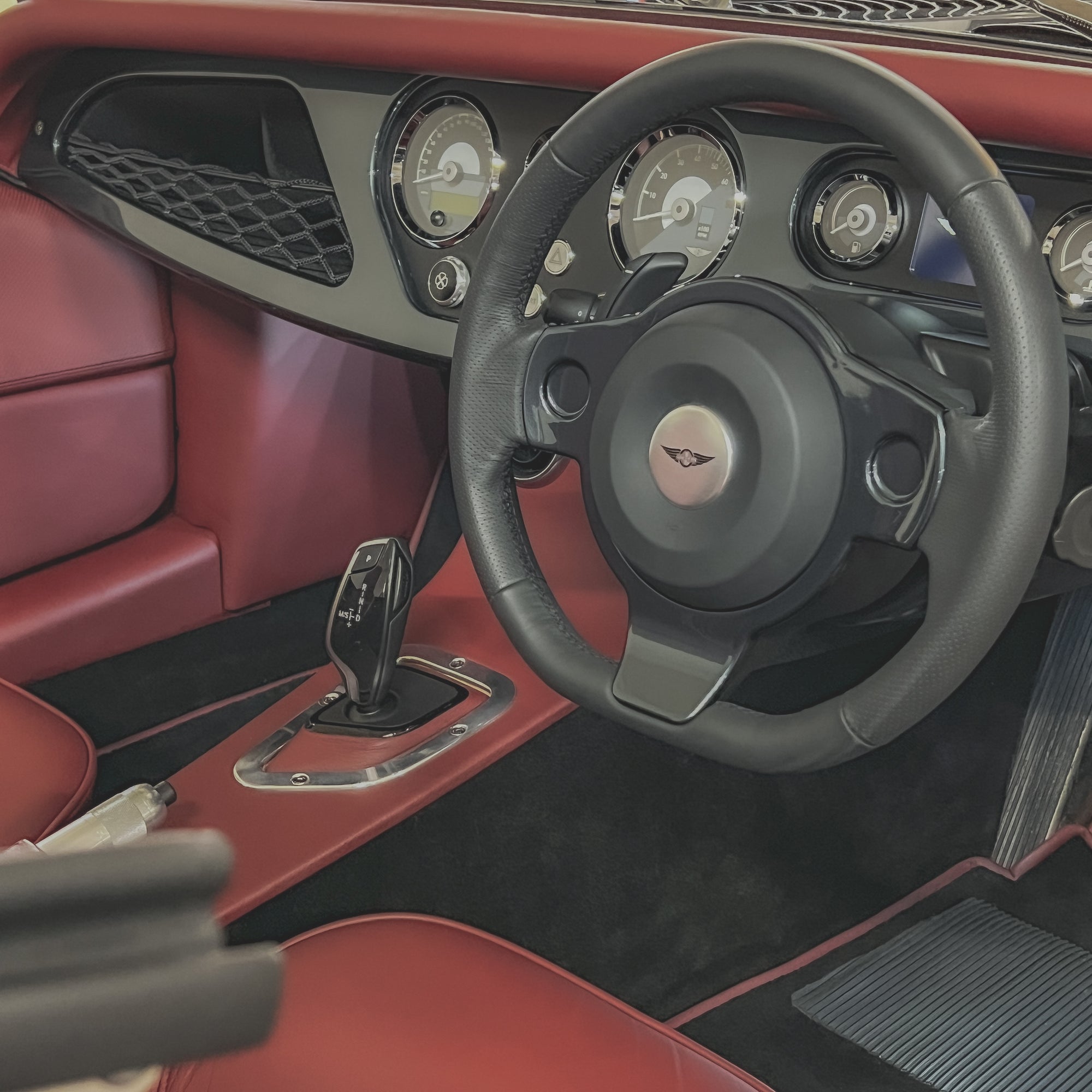 SOLD - Morgan Plus Six 3.0 Automatic - Classic Porsche Adventure Green pearlescent