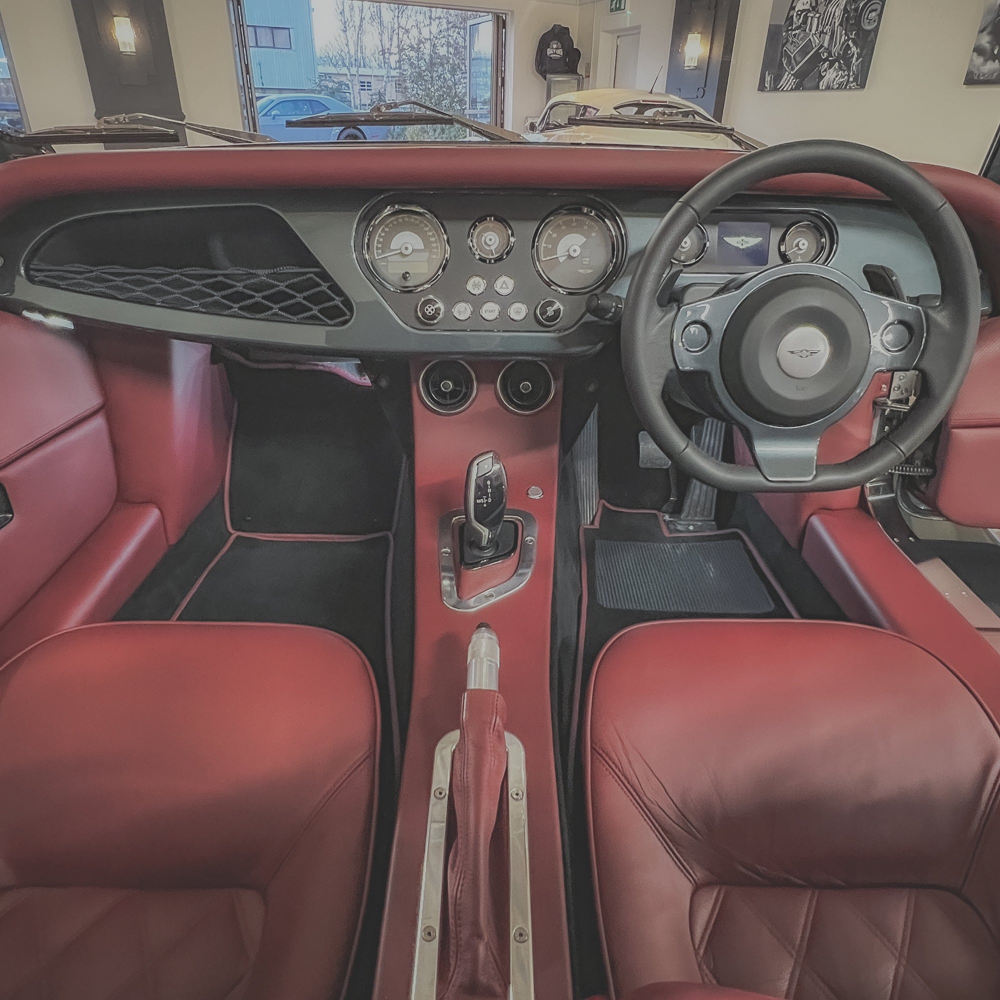 SOLD - Morgan Plus Six 3.0 Automatic - Classic Porsche Adventure Green pearlescent