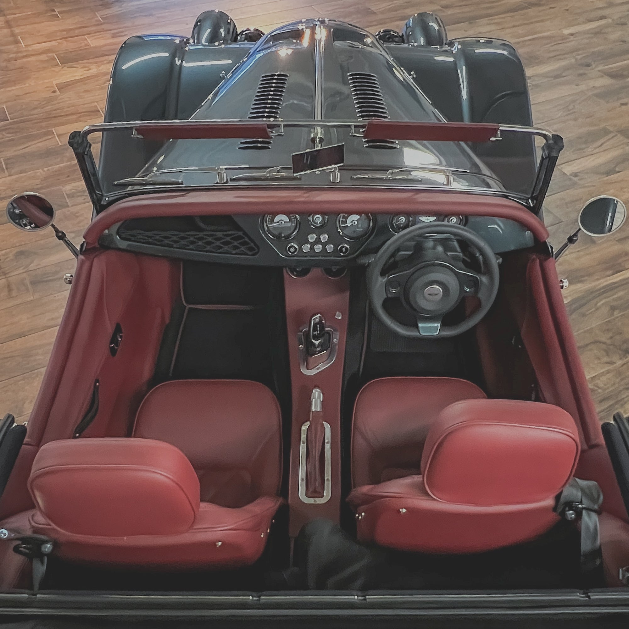 SOLD - Morgan Plus Six 3.0 Automatic - Classic Porsche Adventure Green pearlescent