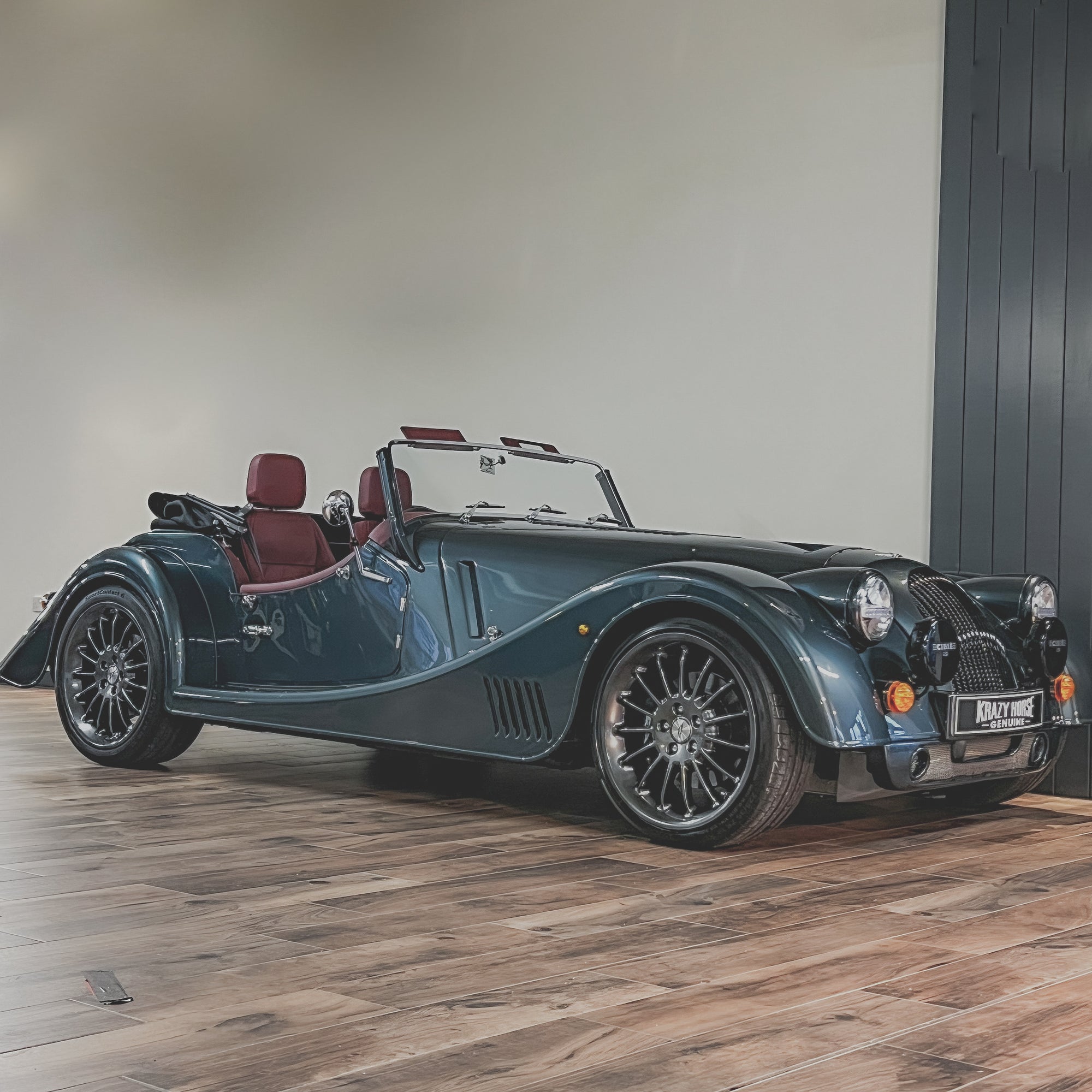 SOLD - Morgan Plus Six 3.0 Automatic - Classic Porsche Adventure Green pearlescent