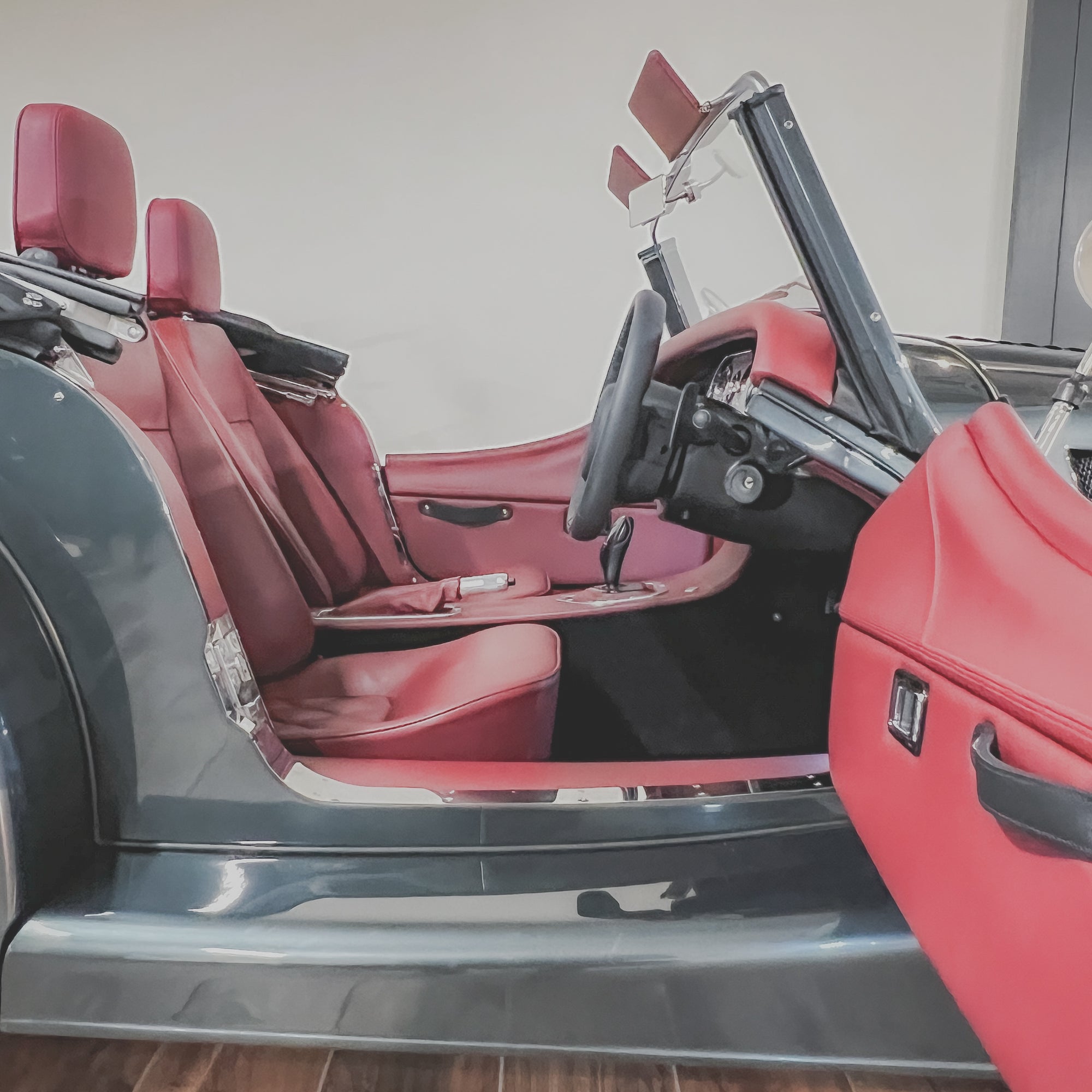 SOLD - Morgan Plus Six 3.0 Automatic - Classic Porsche Adventure Green pearlescent