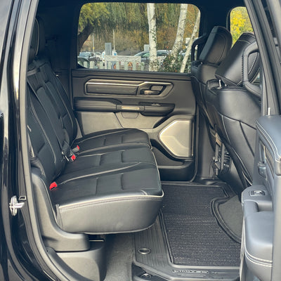 RAM 1500 LIMITED NIGHT EDITION CREW CAB - DIAMOND BLACK WITH BLACK