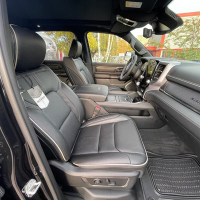 RAM 1500 LIMITED NIGHT EDITION CREW CAB - DIAMOND BLACK WITH BLACK